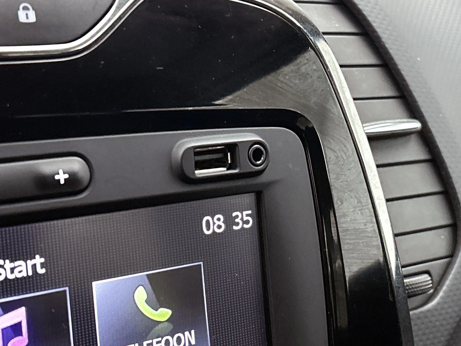 Renault-Captur-image-21