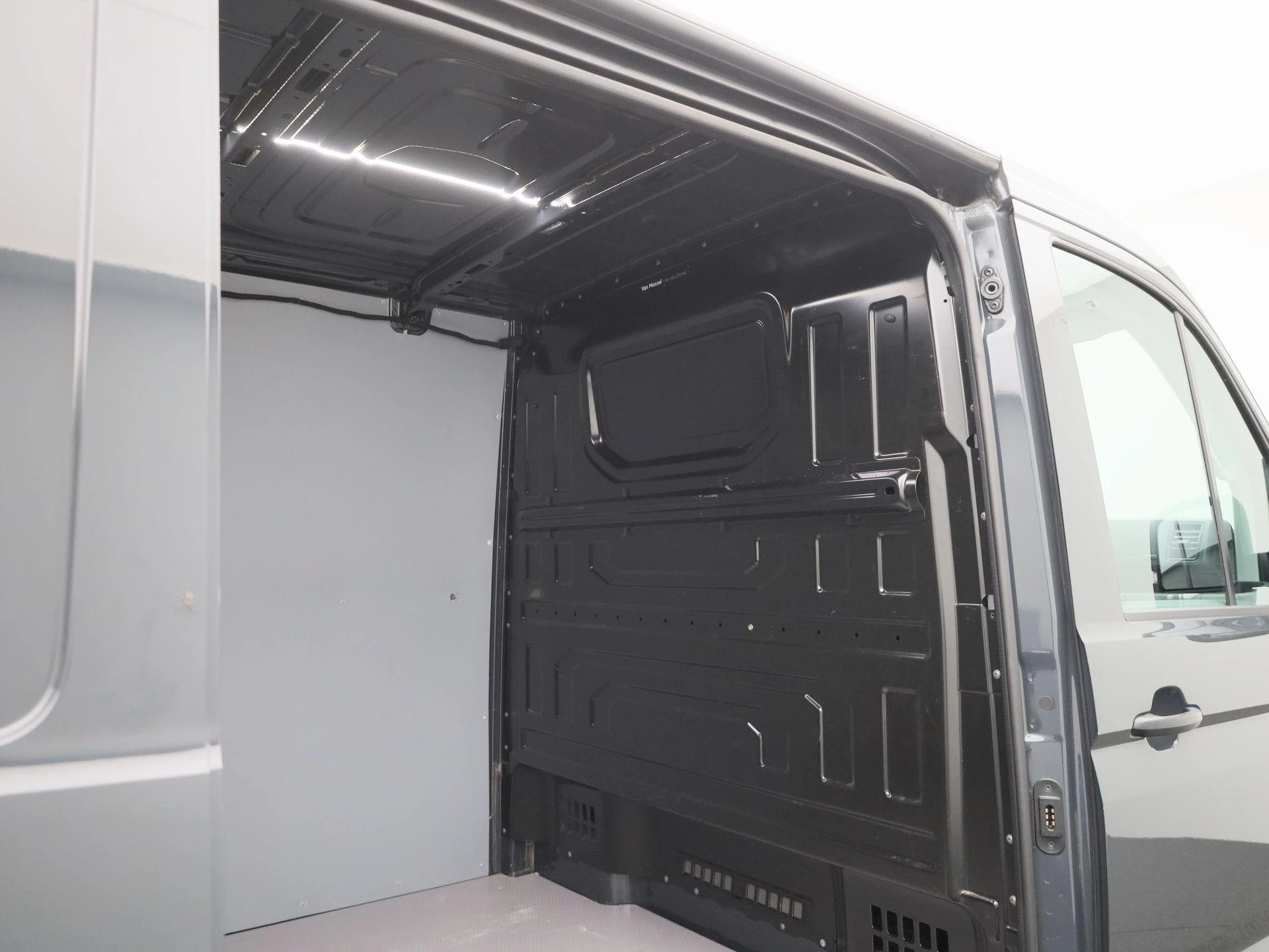 Volkswagen-Crafter-image-13