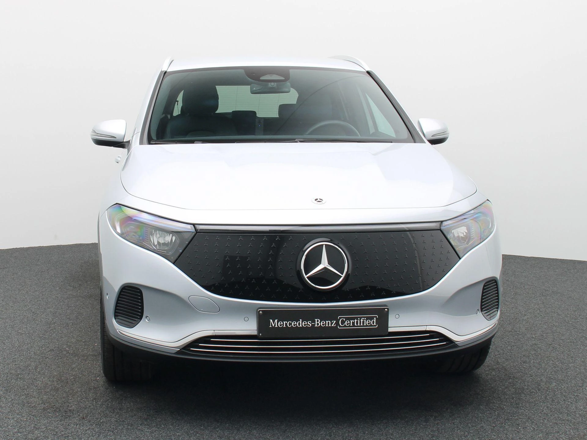 Mercedes-Benz-EQA-image-2