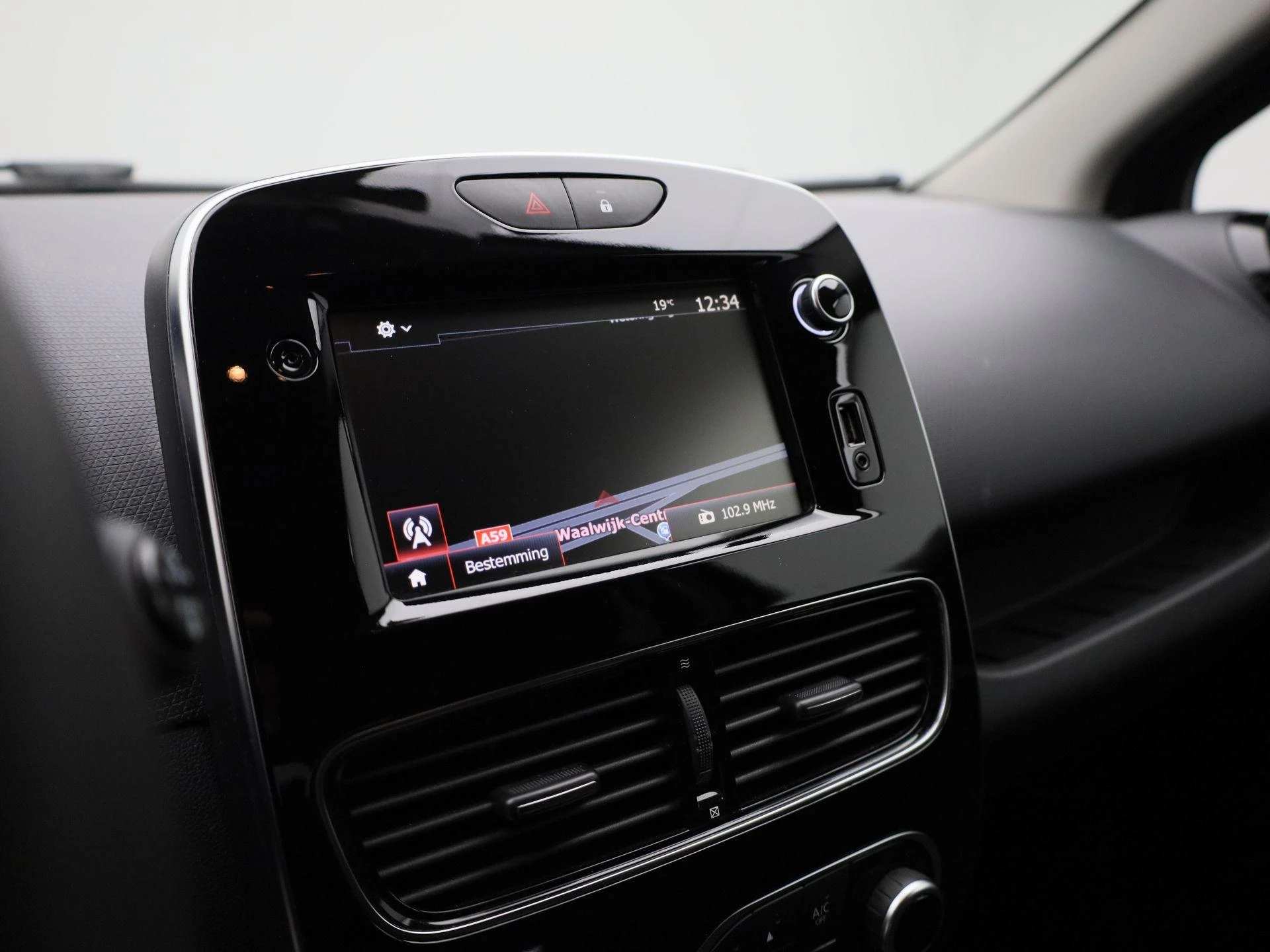 Renault-Clio-image-13