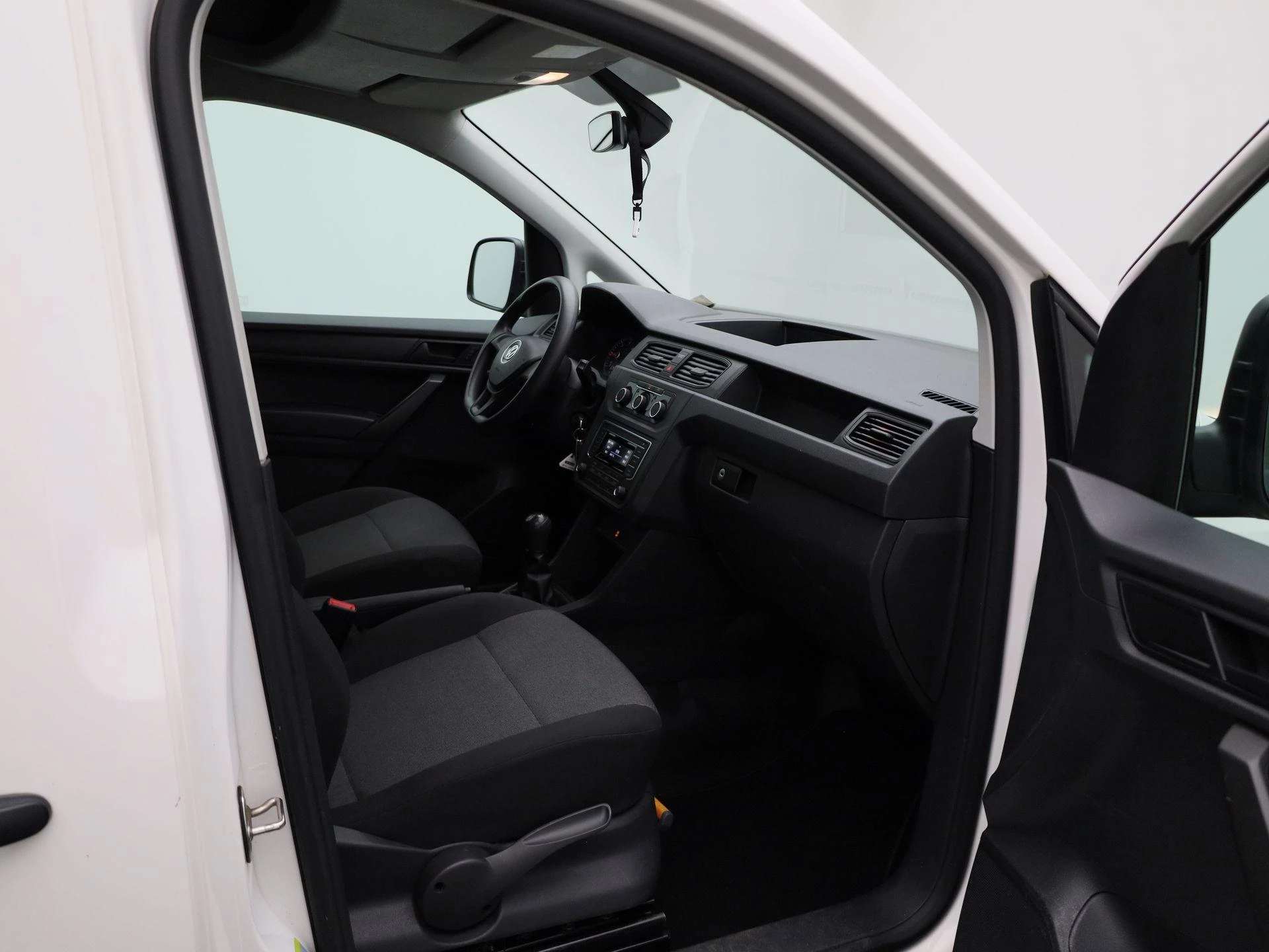 Volkswagen-Caddy-image-28