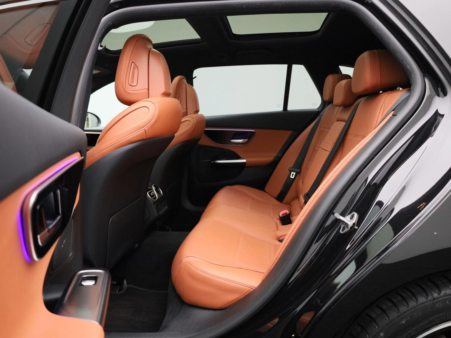 Mercedes-Benz-C-Klasse-image-13