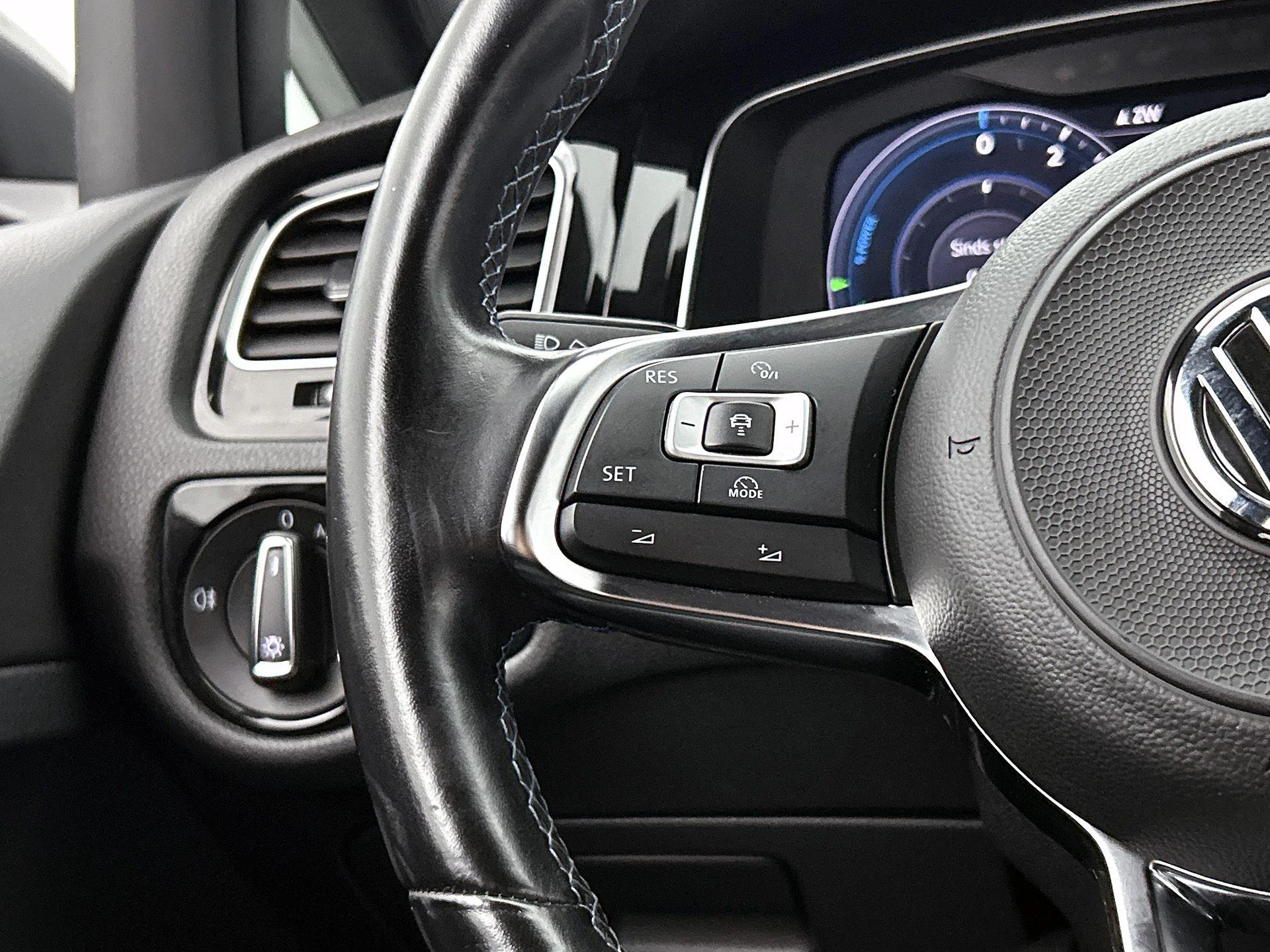 Volkswagen-Golf-image-5