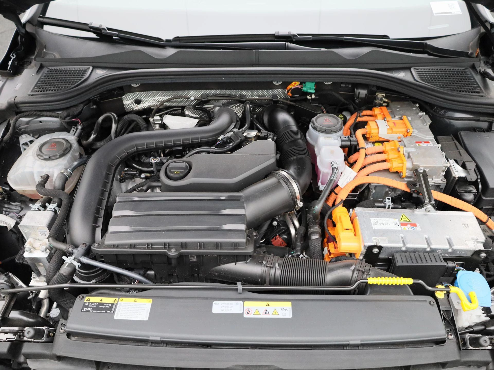 Volkswagen-Golf-image-37