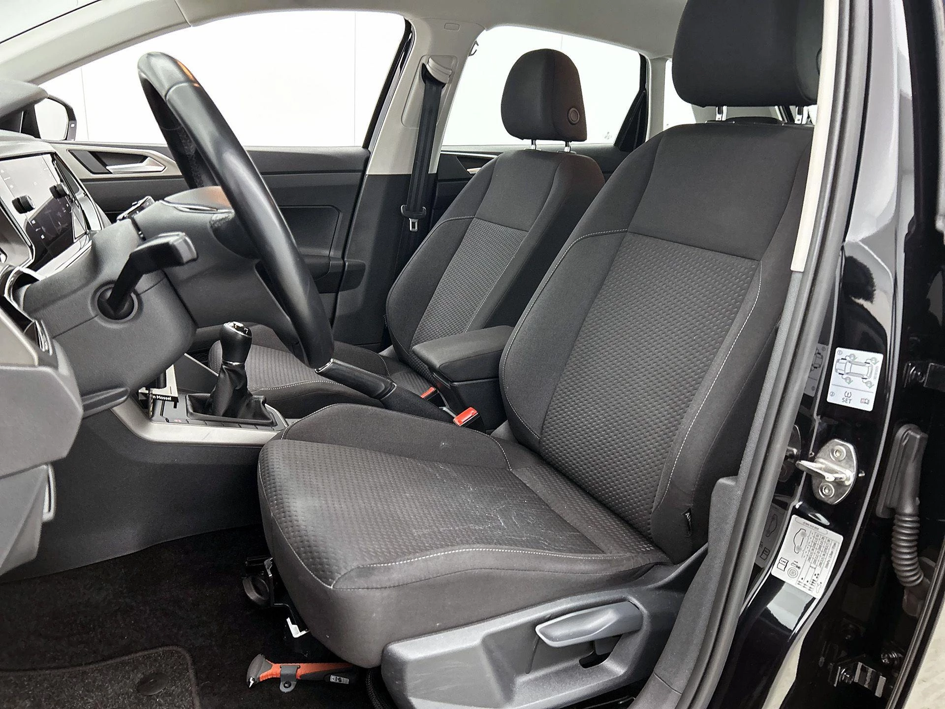 Volkswagen-Polo-image-33