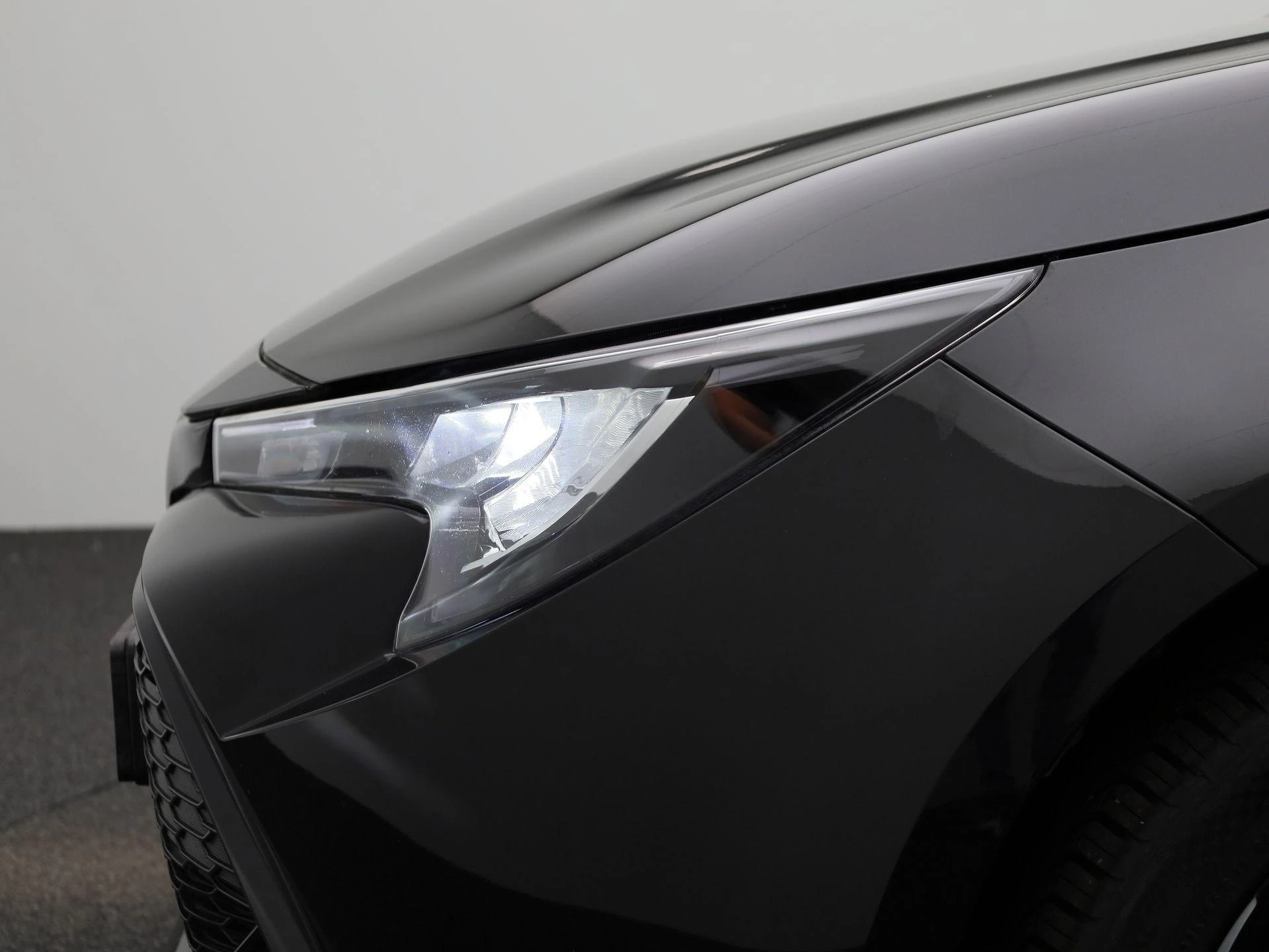 Toyota-Corolla Touring Sports-image-14