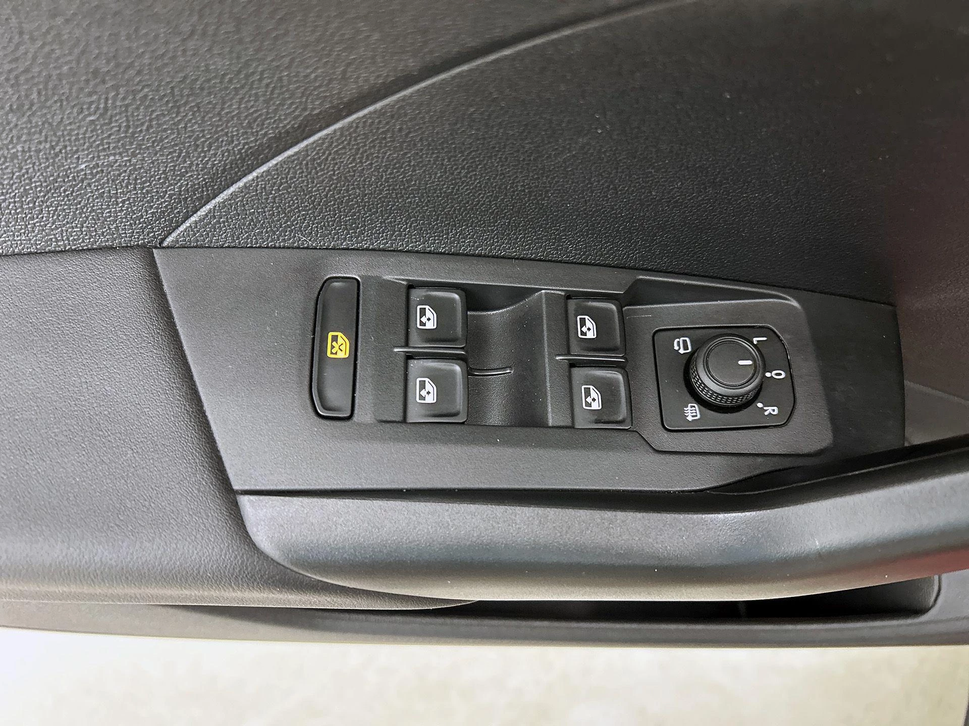 Volkswagen-T-Cross-image-31