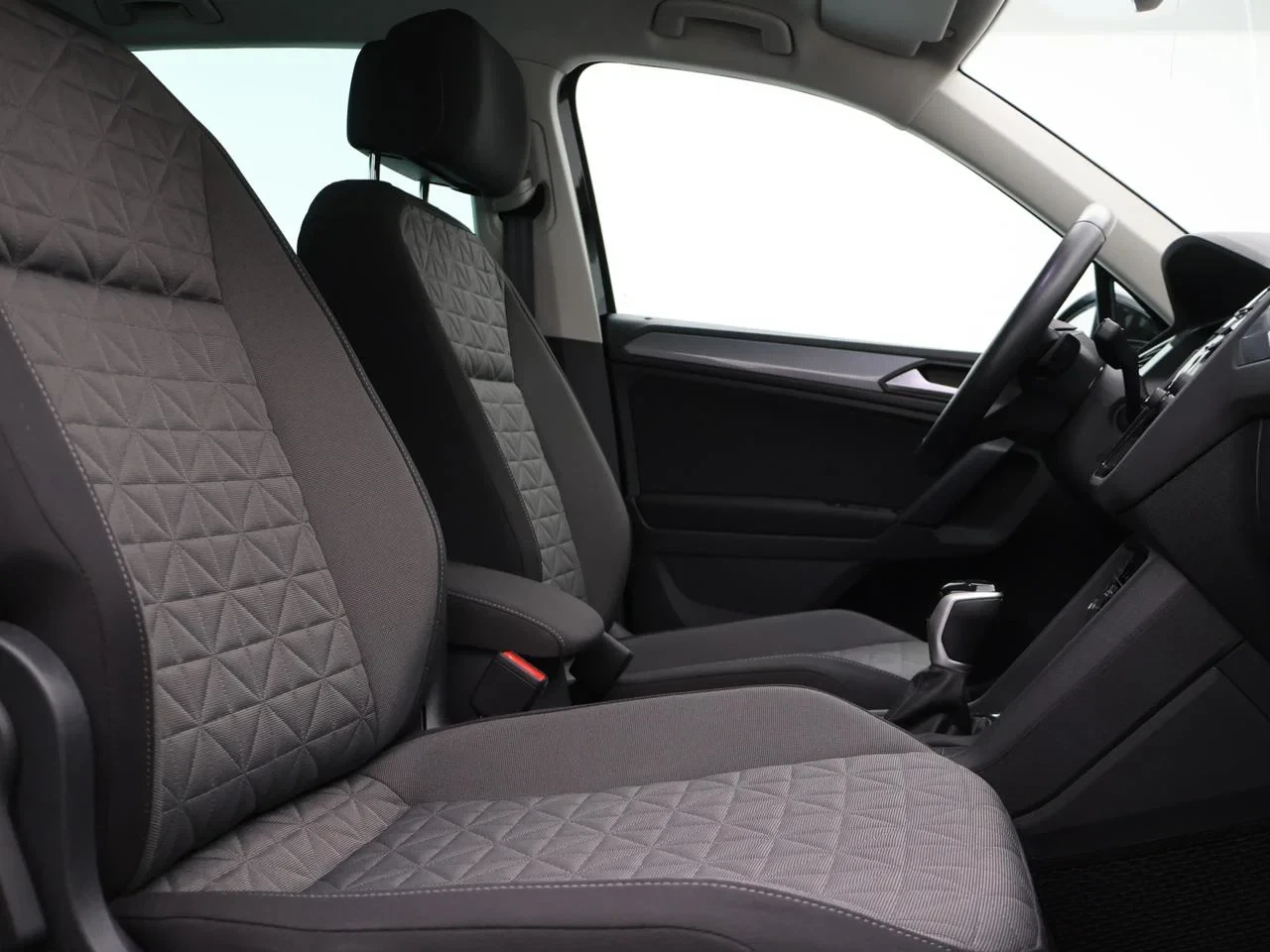 Volkswagen-Tiguan-image-8
