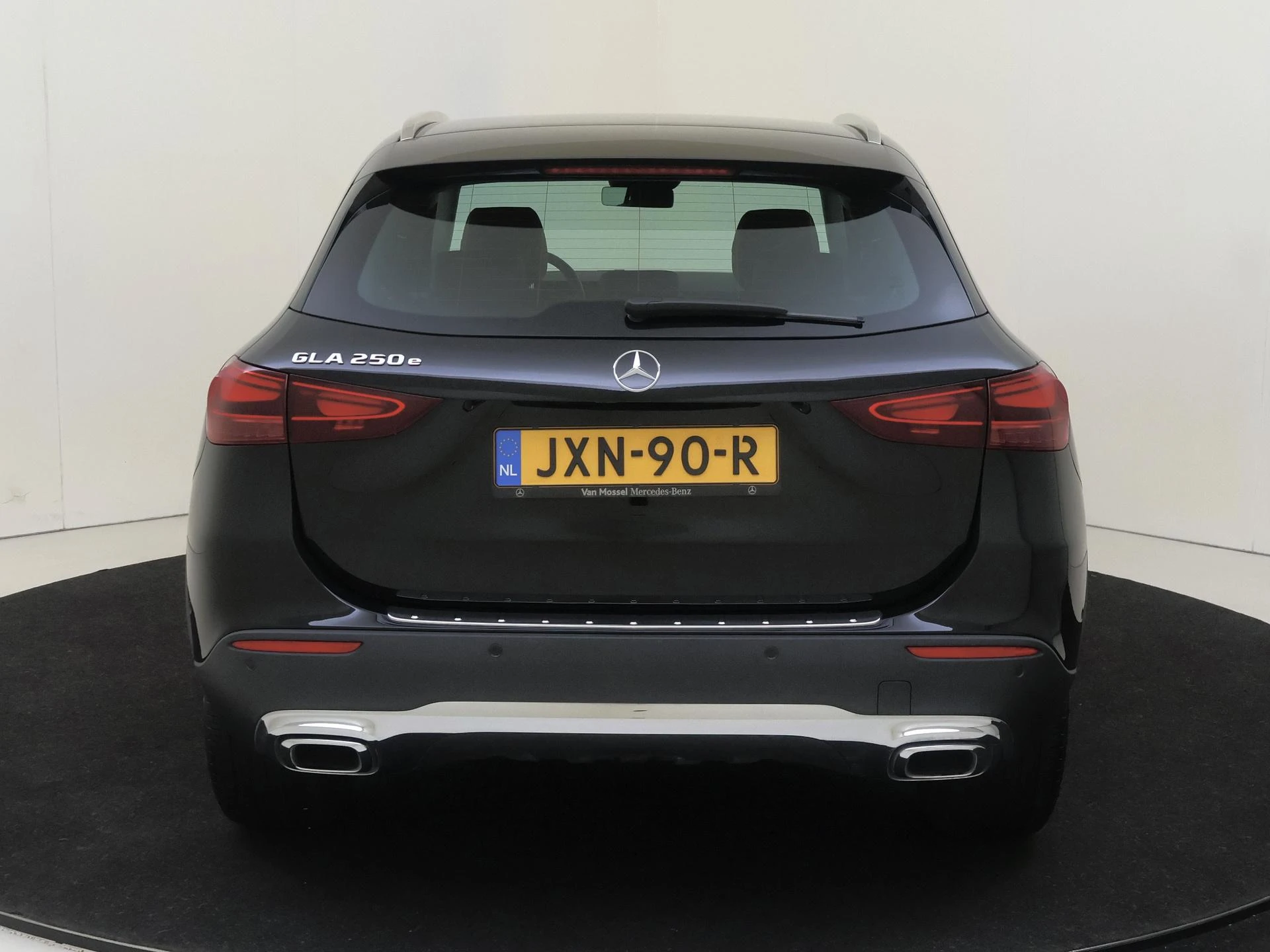 Mercedes-Benz-GLA-image-6