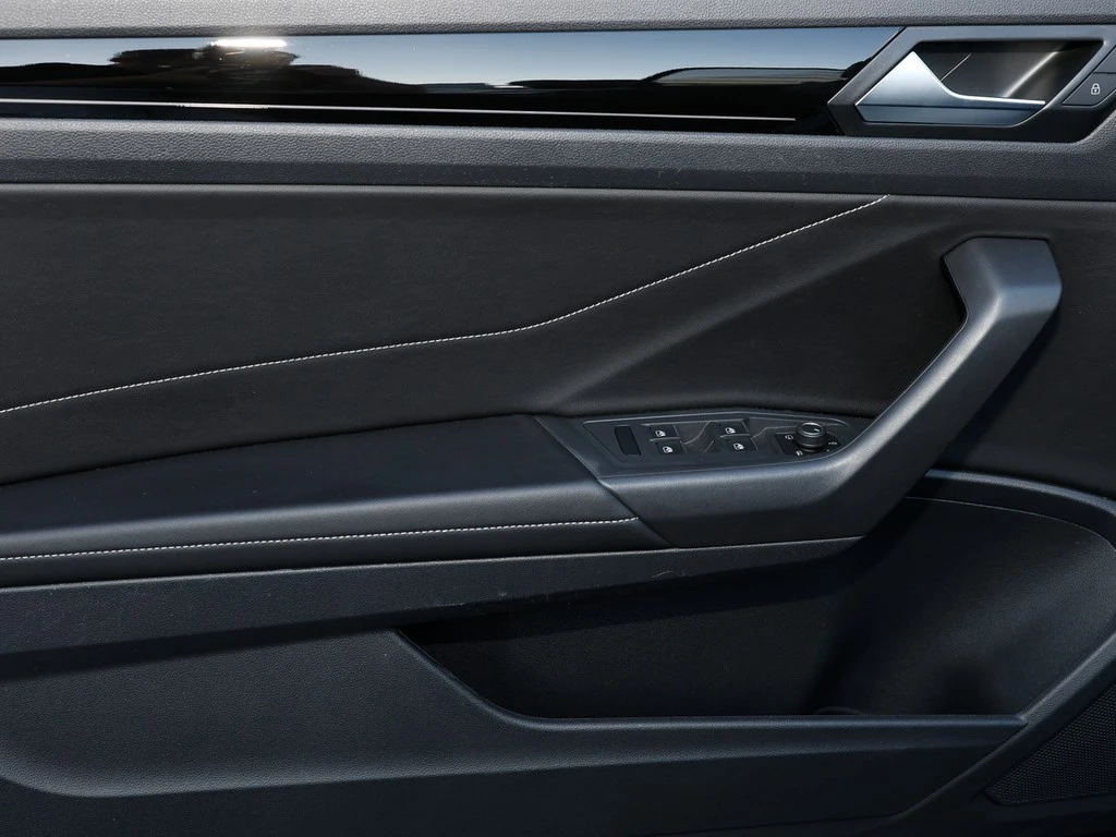 Volkswagen-T-Roc-image-14