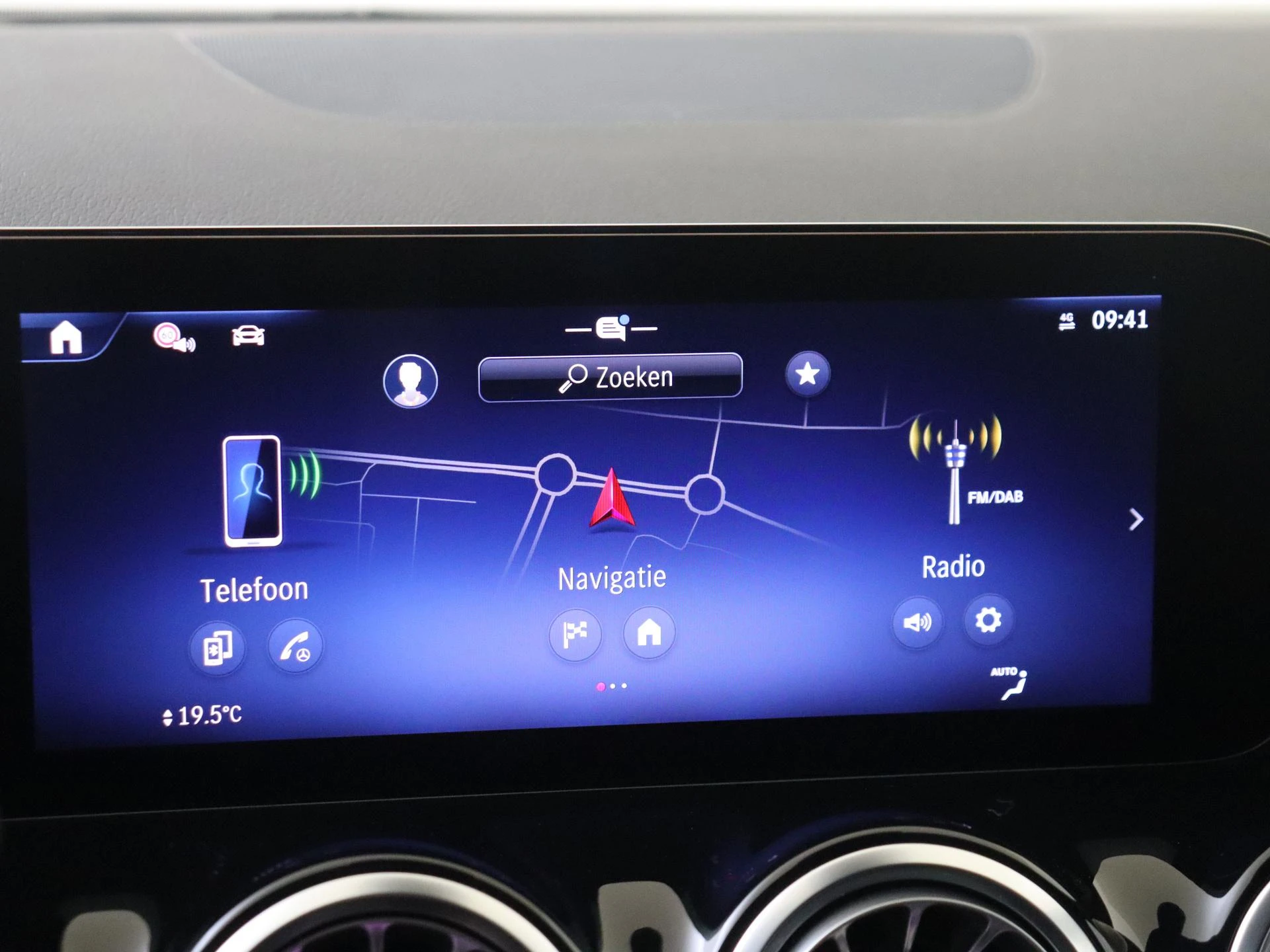 Mercedes-Benz-GLA-image-15