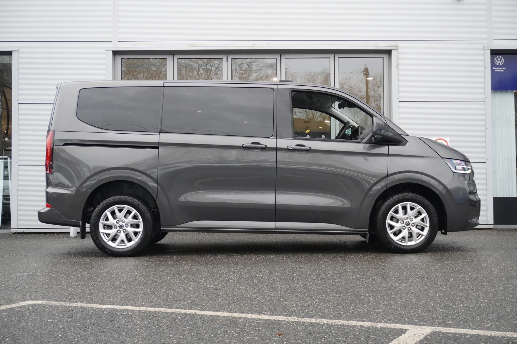 Volkswagen-Transporter-image-3