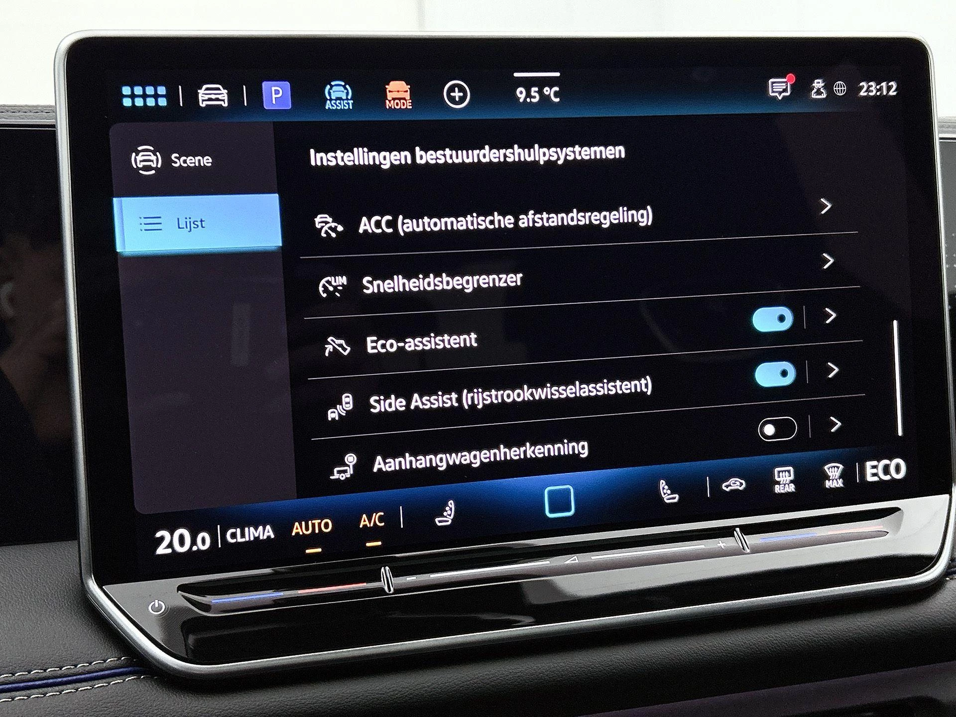 Volkswagen-Tiguan-image-16