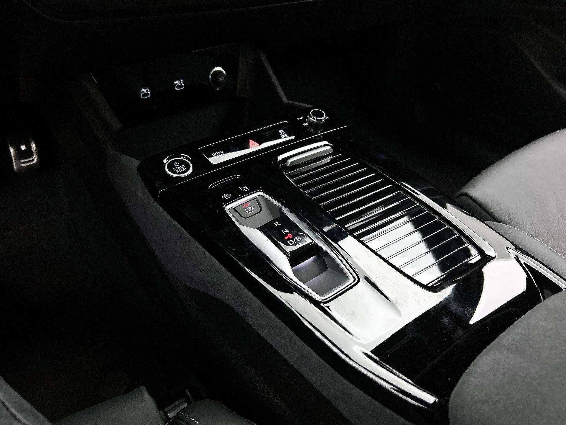Audi-Q6 e-tron-image-32