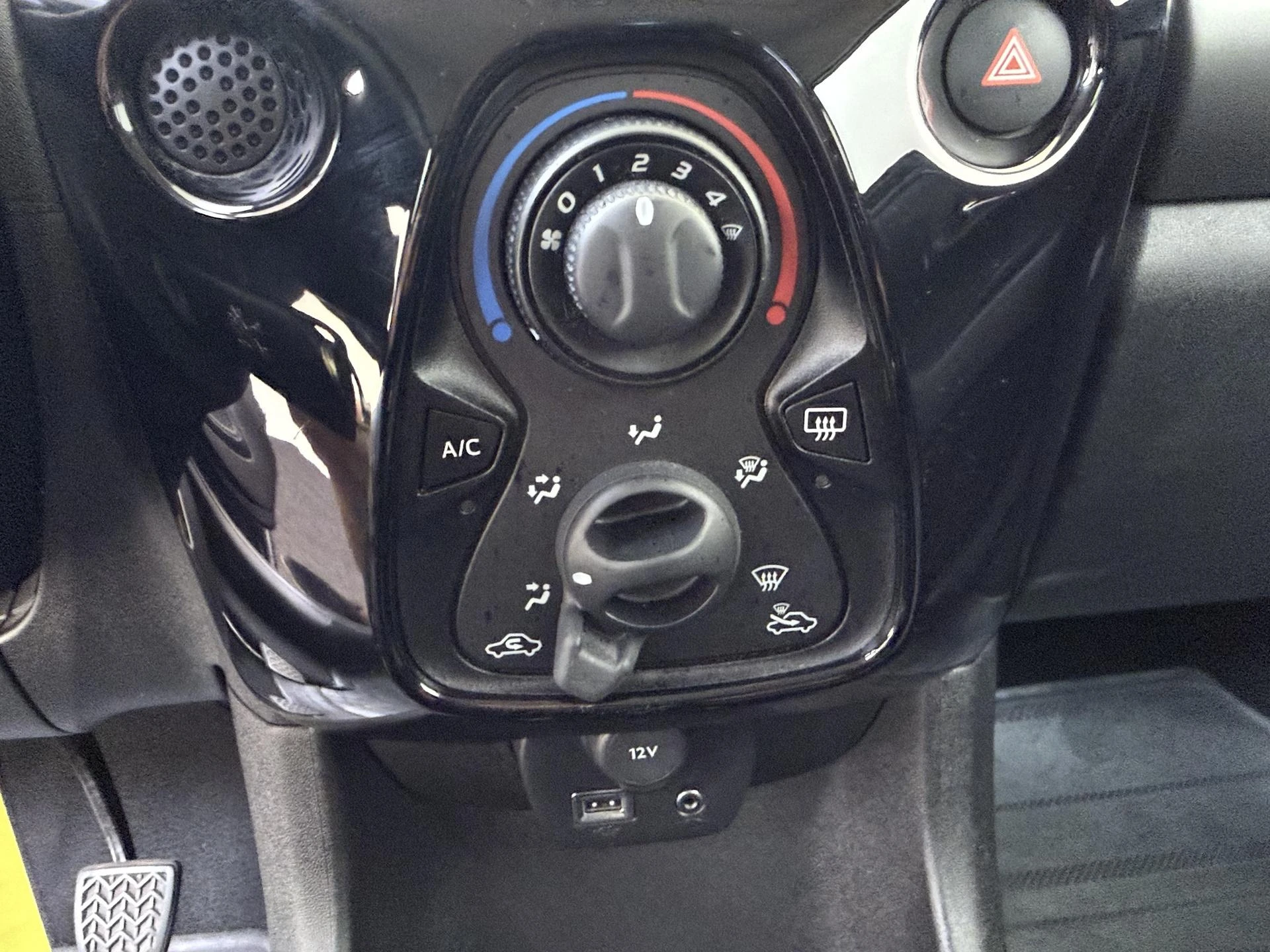 Peugeot-108-image-18