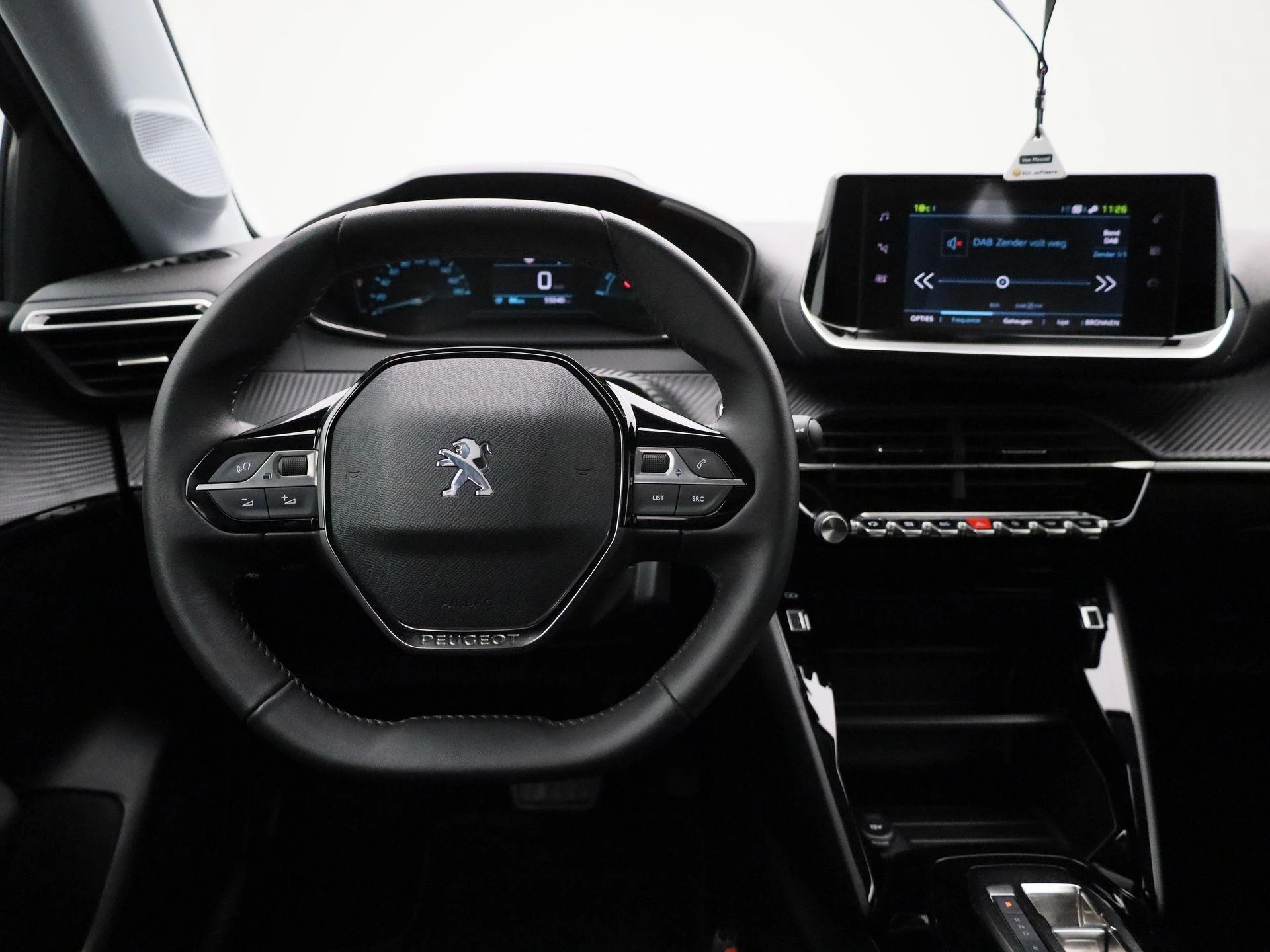 Peugeot-e-208-image-6