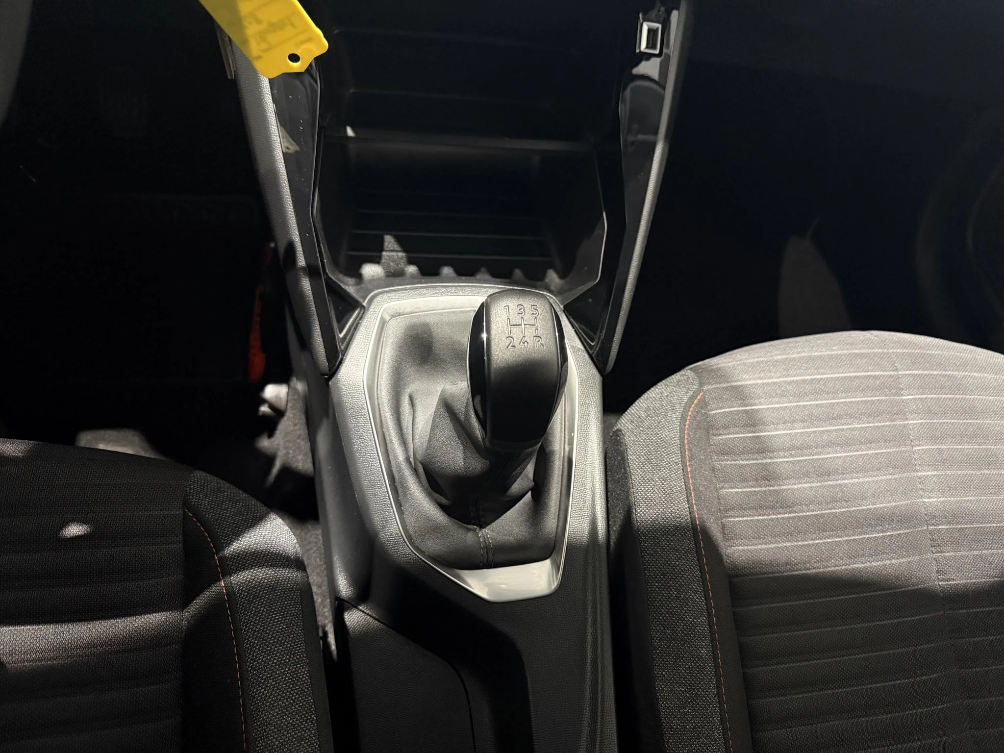 Peugeot-208-image-22