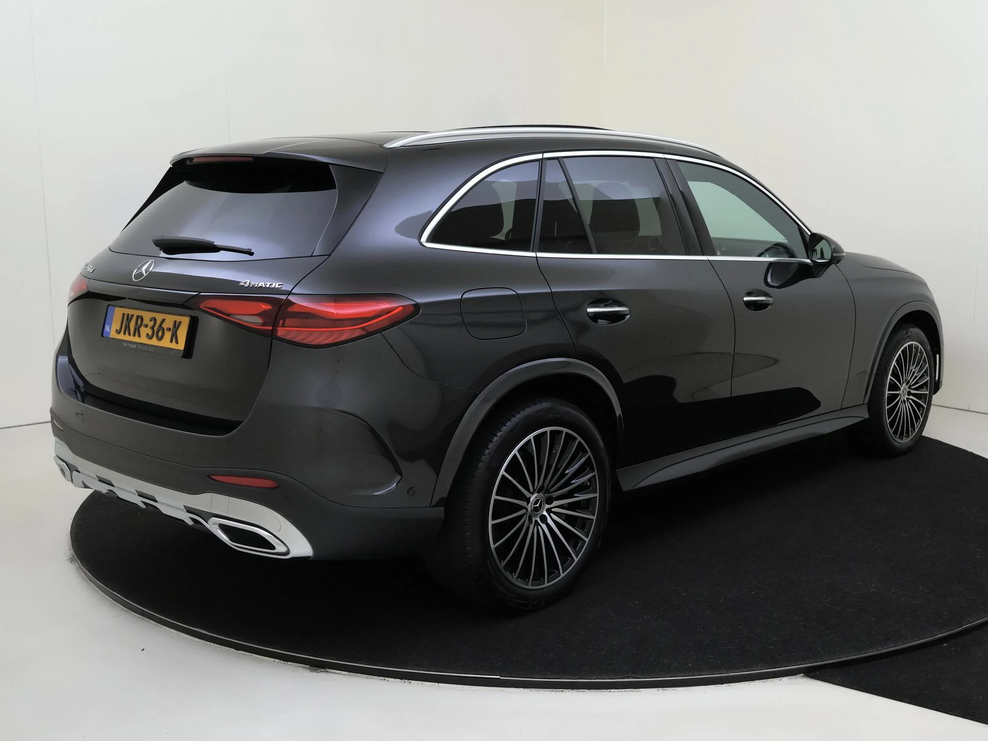 Mercedes-Benz-GLC-image-3