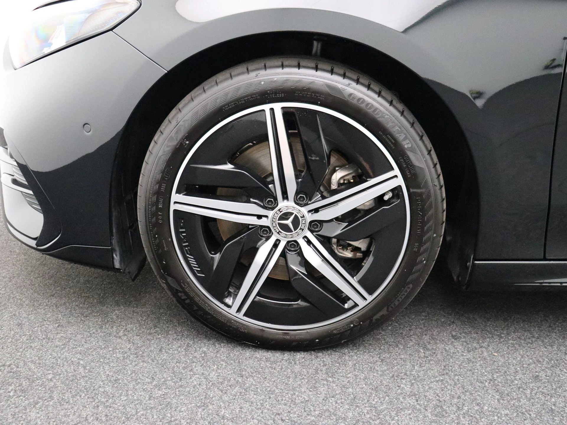 Mercedes-Benz-CLA-image-6