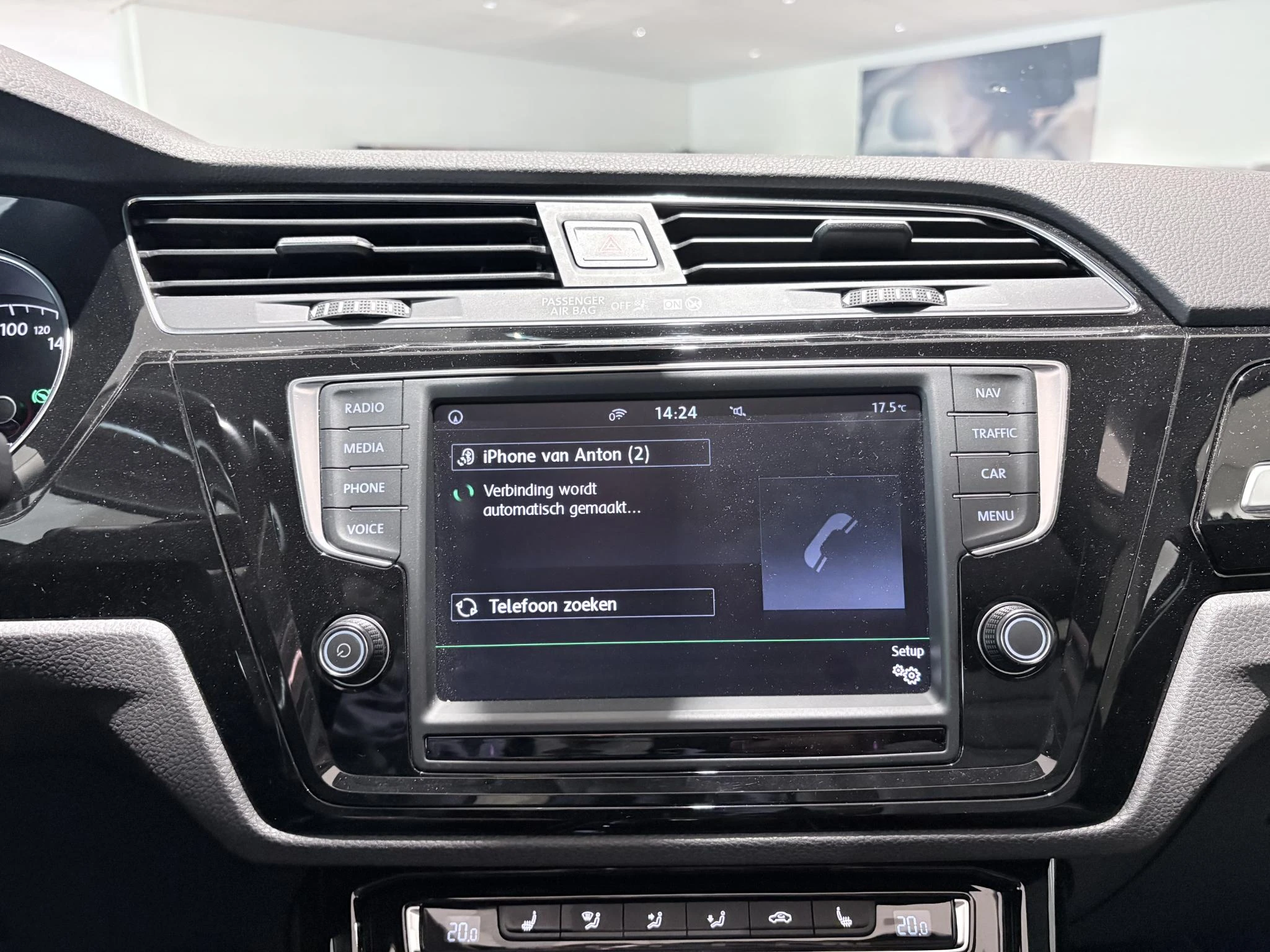 Volkswagen-Touran-image-27