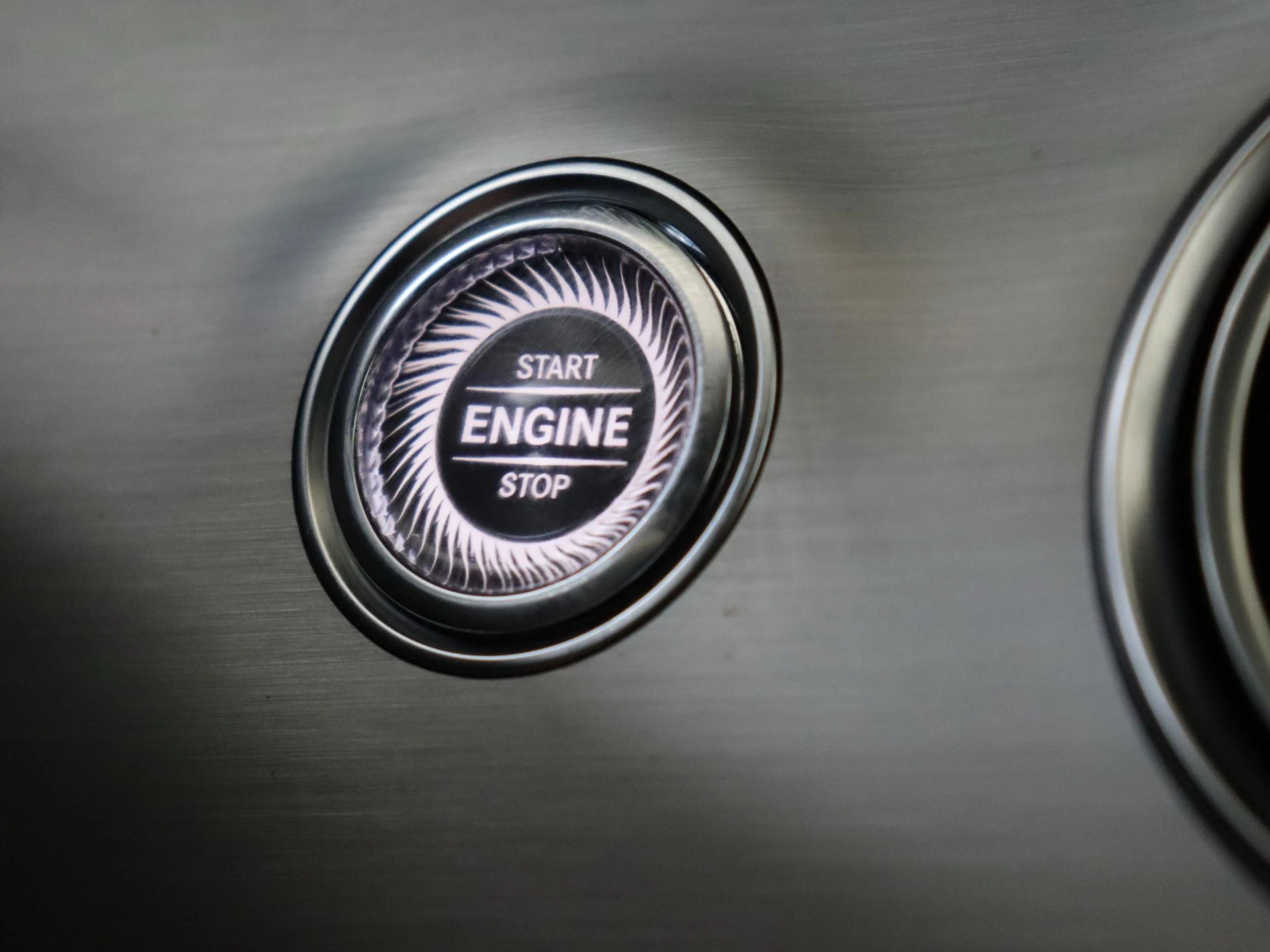 Mercedes-Benz-E-Klasse-image-20