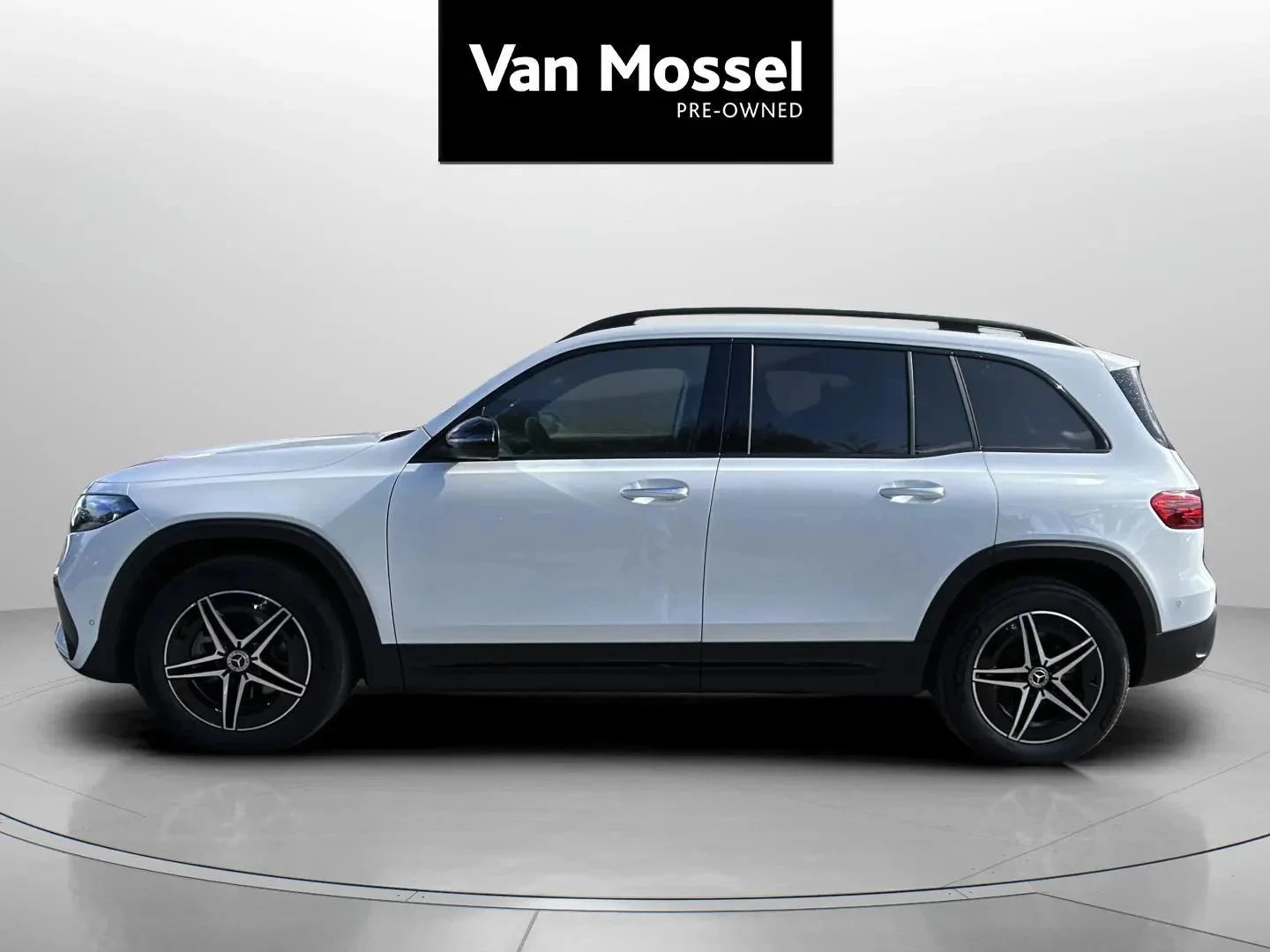 Mercedes-Benz-EQB-image-7