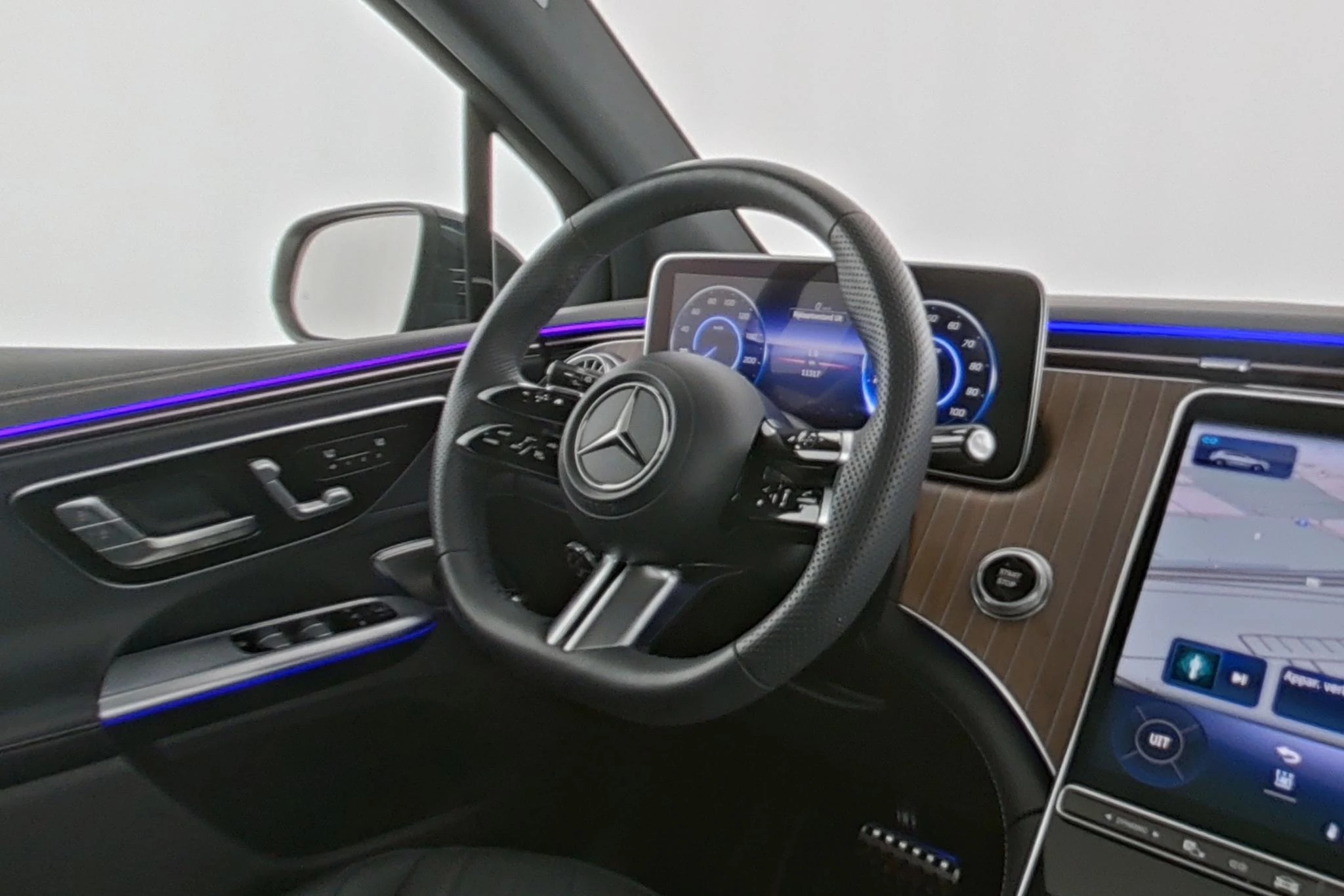 Mercedes-Benz-EQE-image-4