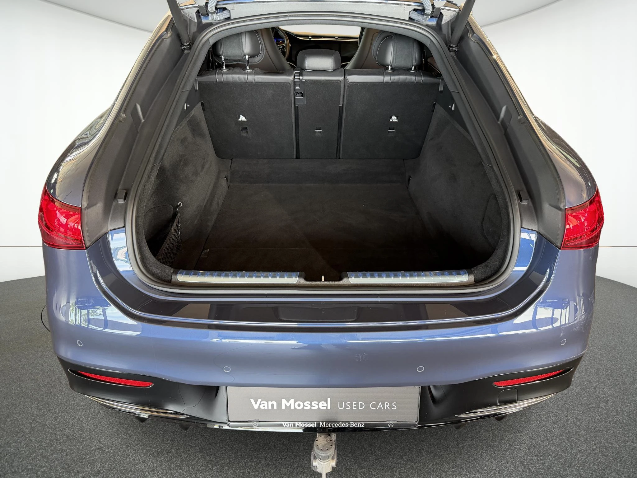 Mercedes-Benz-EQS-image-7