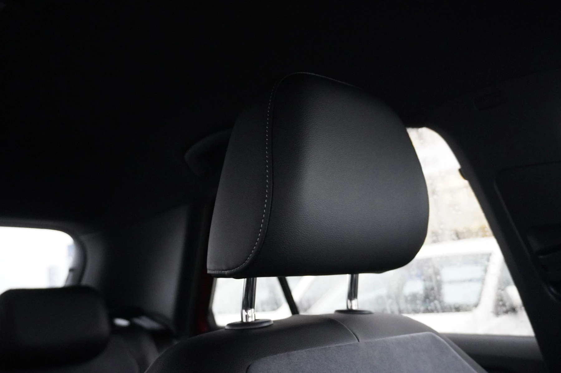 Volkswagen-T-Roc-image-39