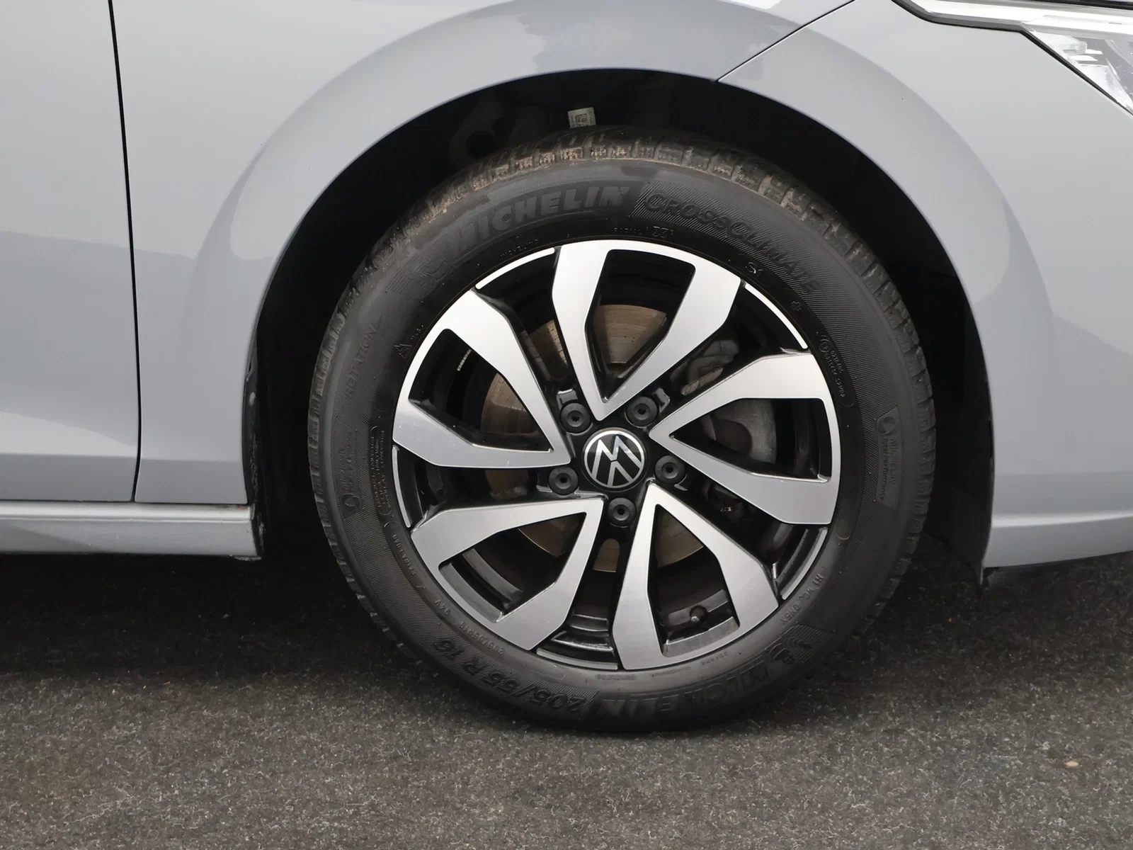 Volkswagen-Golf-image-8