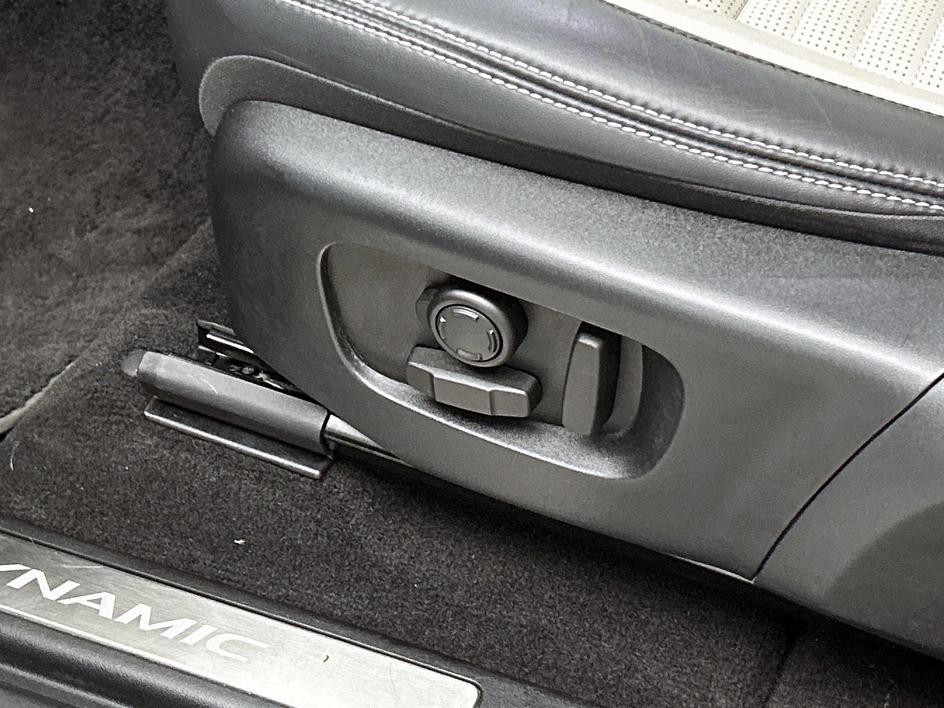 Land Rover-Discovery Sport-image-18