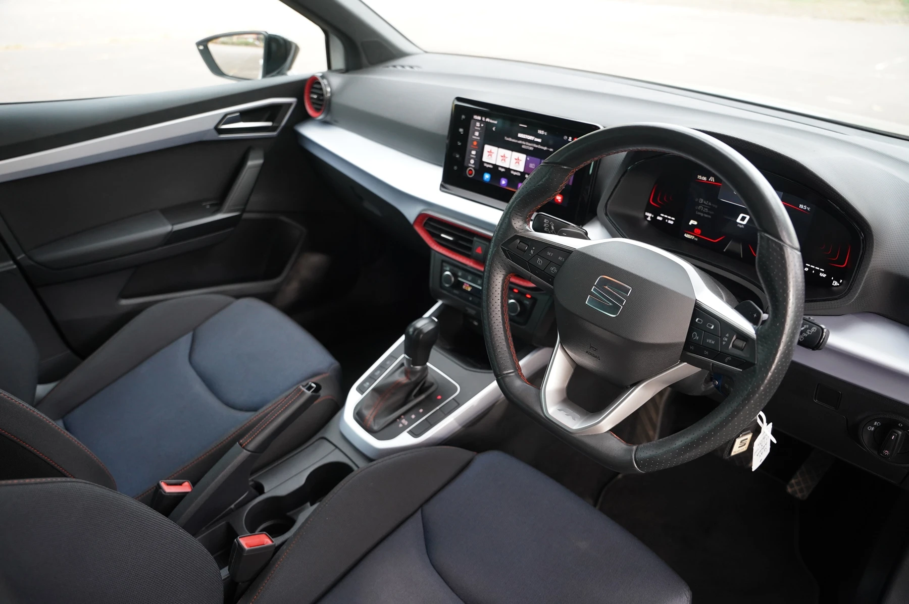 SEAT-Arona-image-5