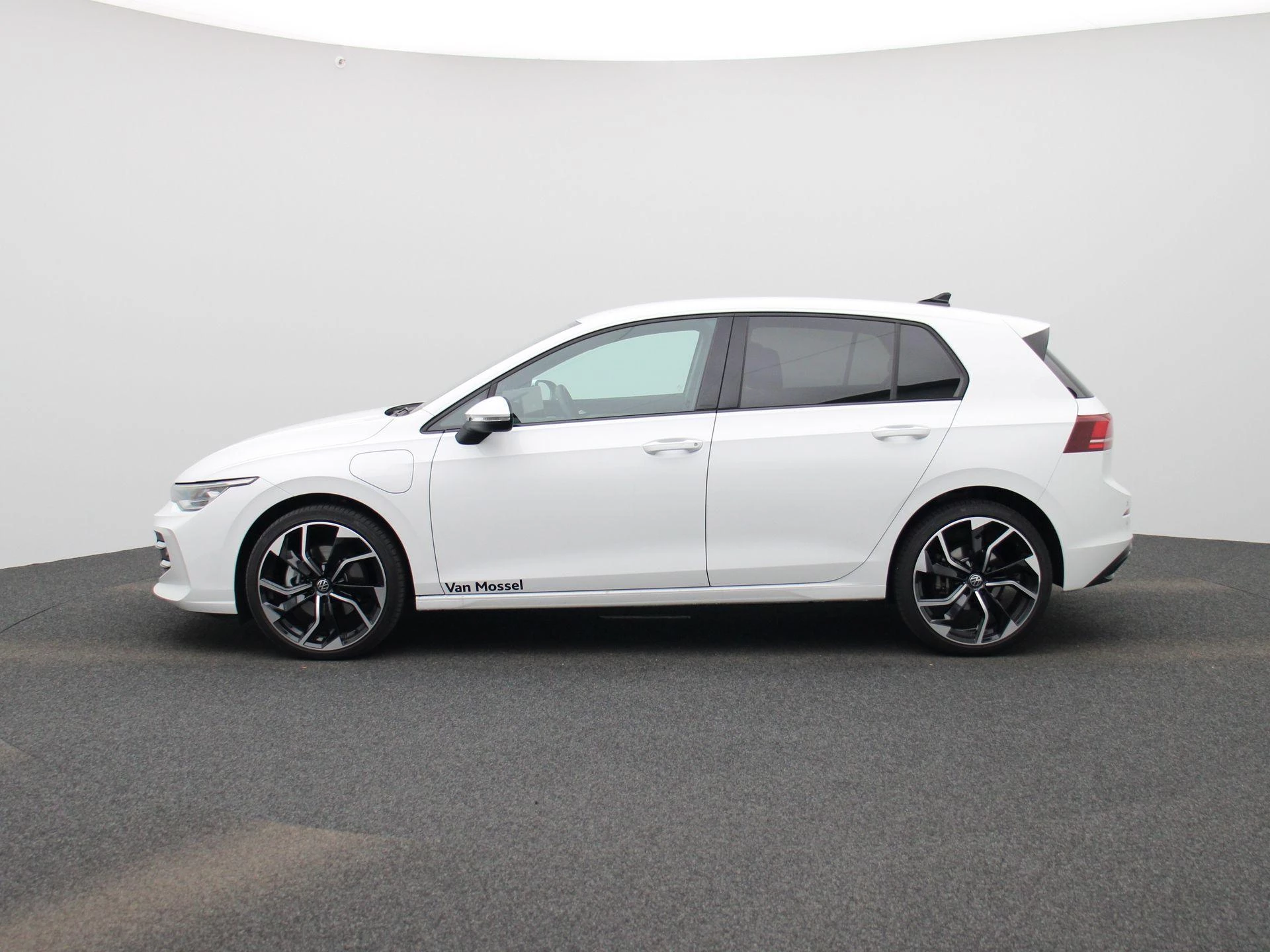 Volkswagen-Golf-image-3