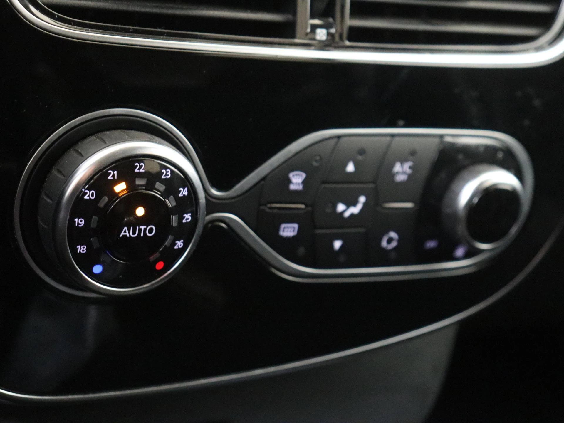 Renault-Clio-image-23