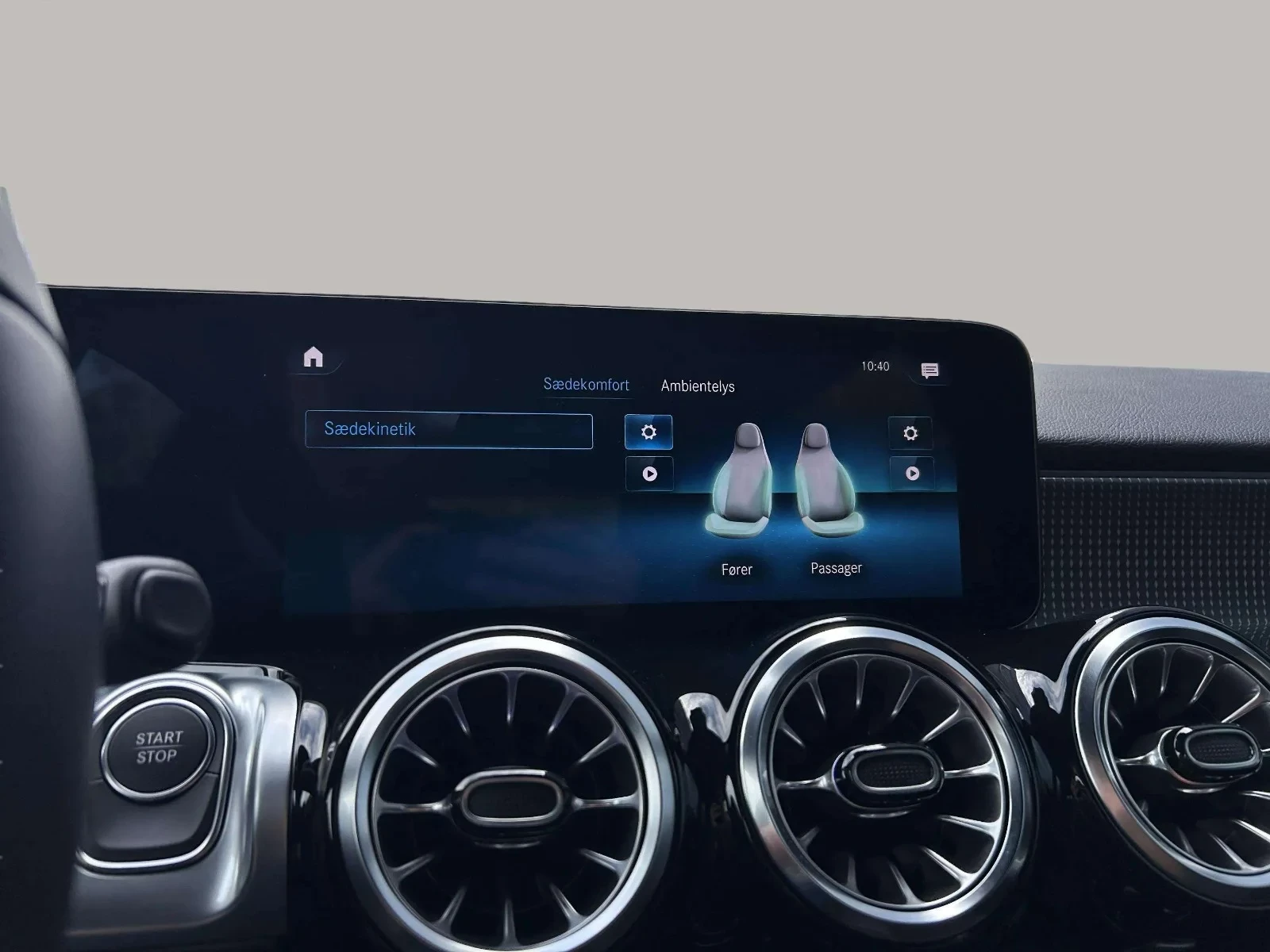 Mercedes-Benz-EQB-image-15