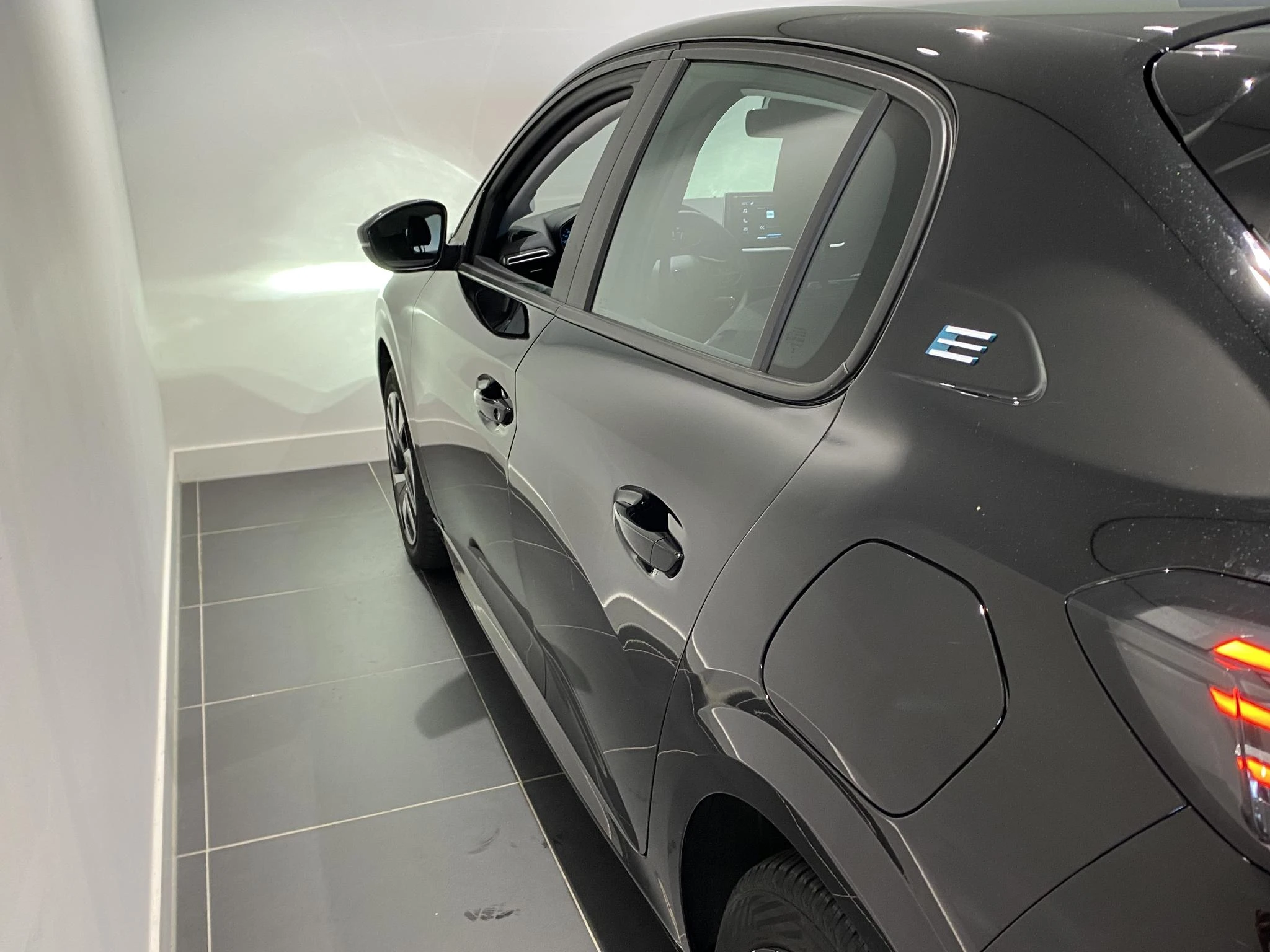 Peugeot-e-208-image-19