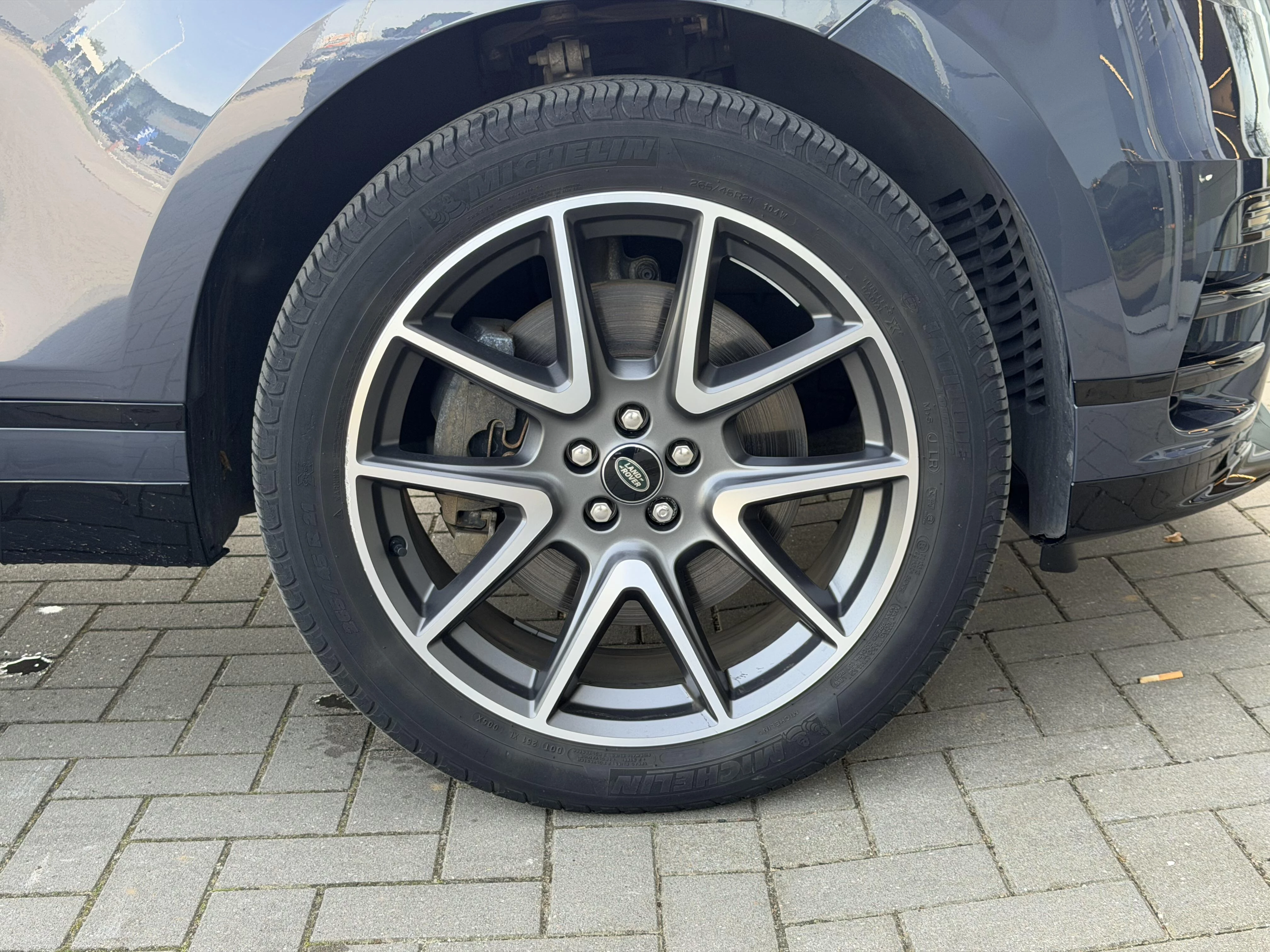 Land Rover-Range Rover Velar-image-27