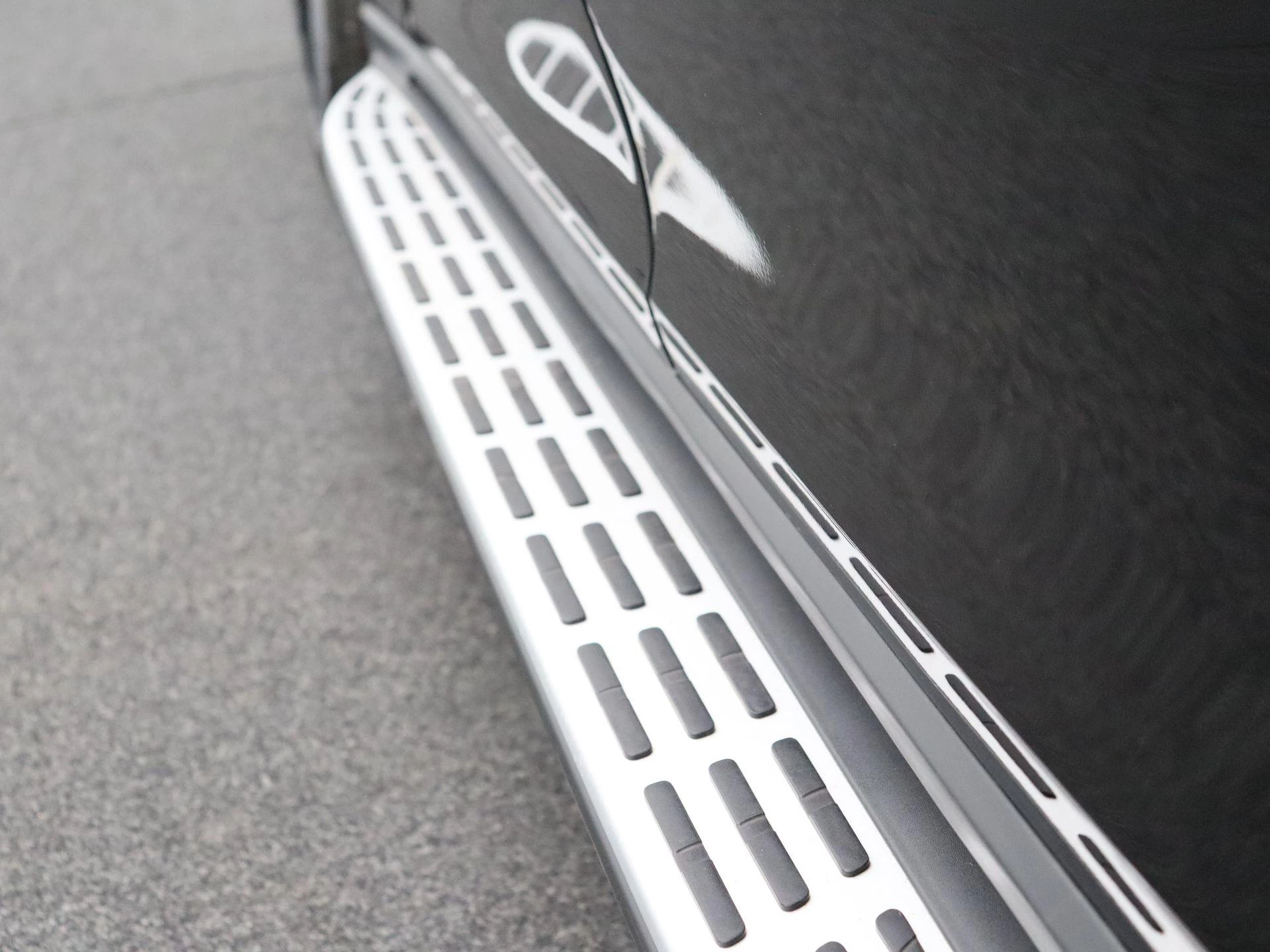 Mercedes-Benz-EQE-image-10