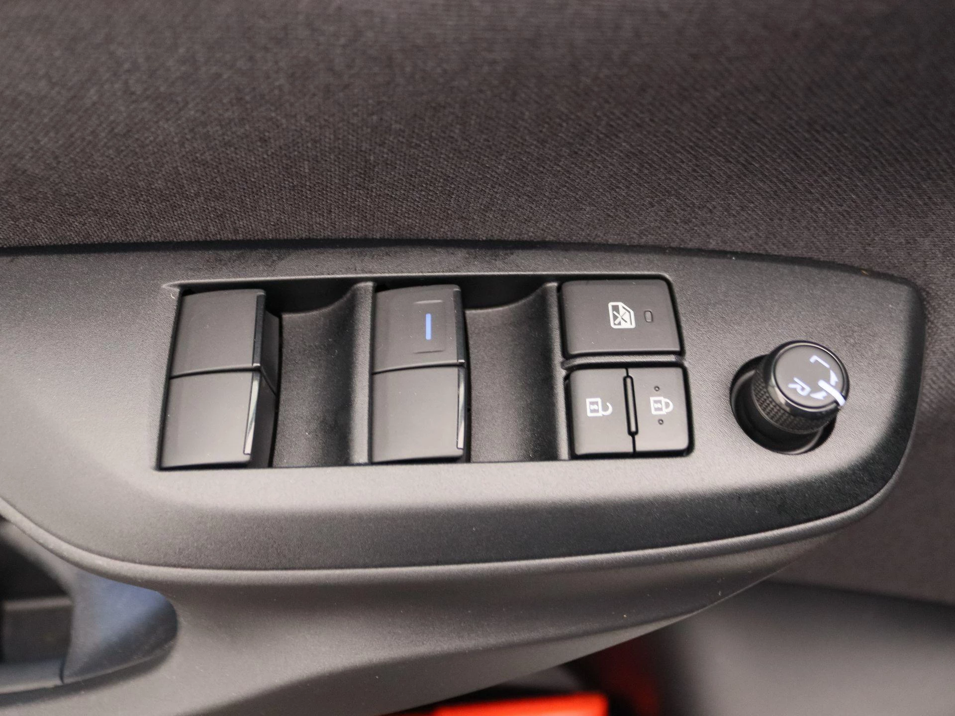 Toyota-Yaris-image-20