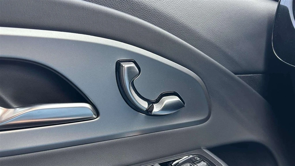 Mercedes-Benz-CLA-image-10