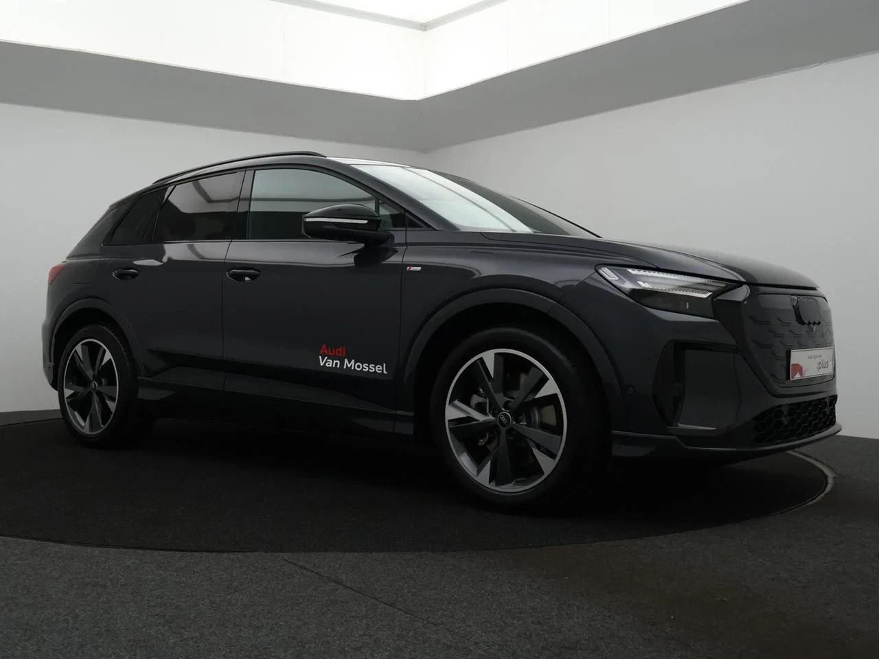 Audi-Q4 e-tron-image-16