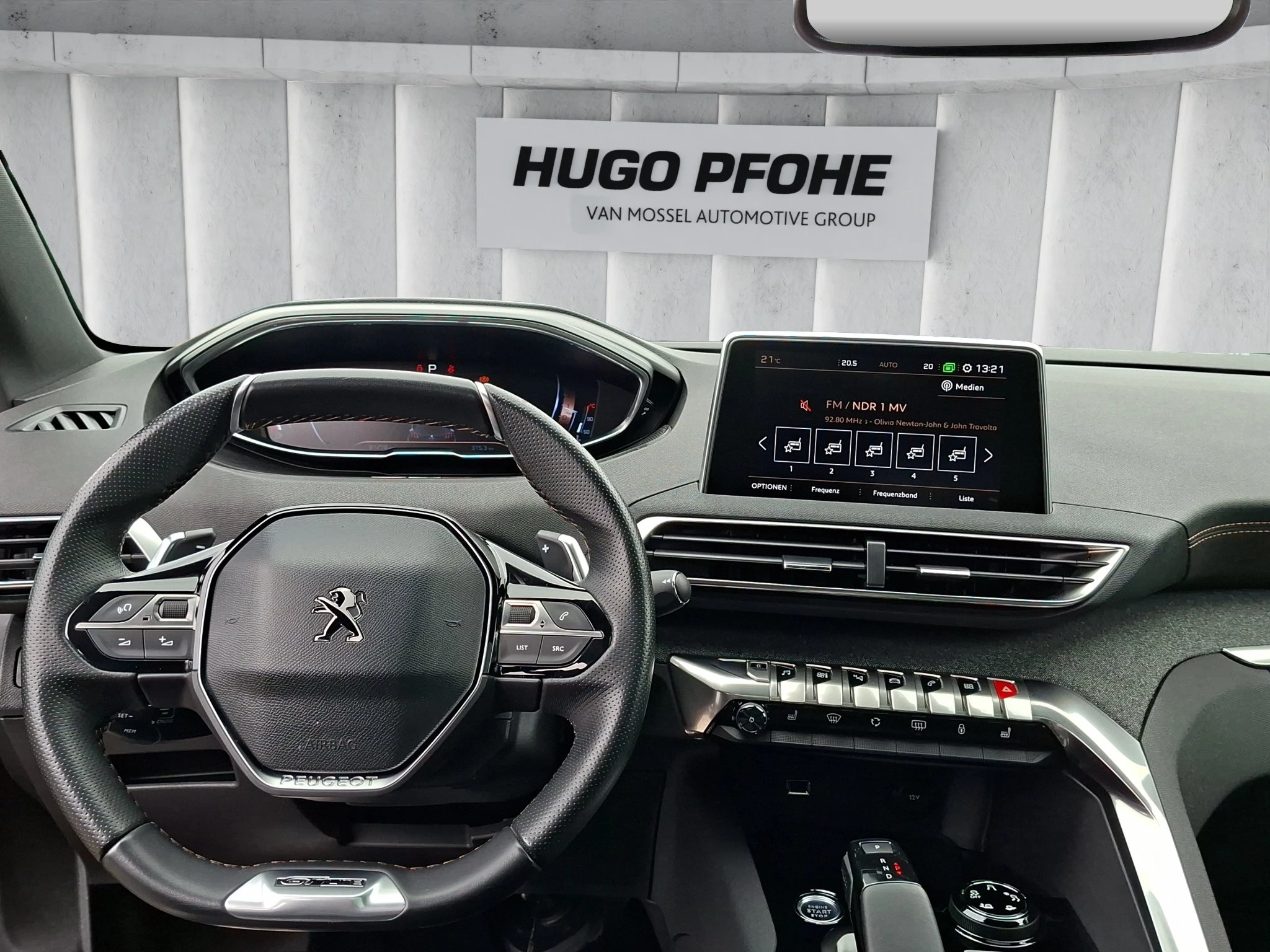 Peugeot 3008 Allure 1.6 PureT. Aut. | LED | Pano | LEDER | AHK | ACC | GJR | RFK | SHZ