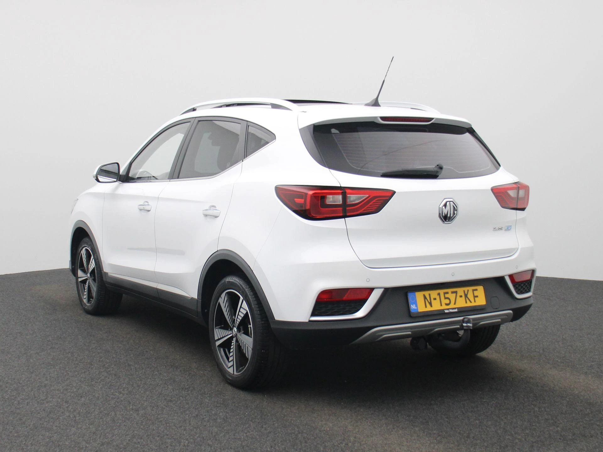MG-ZS EV-image-1
