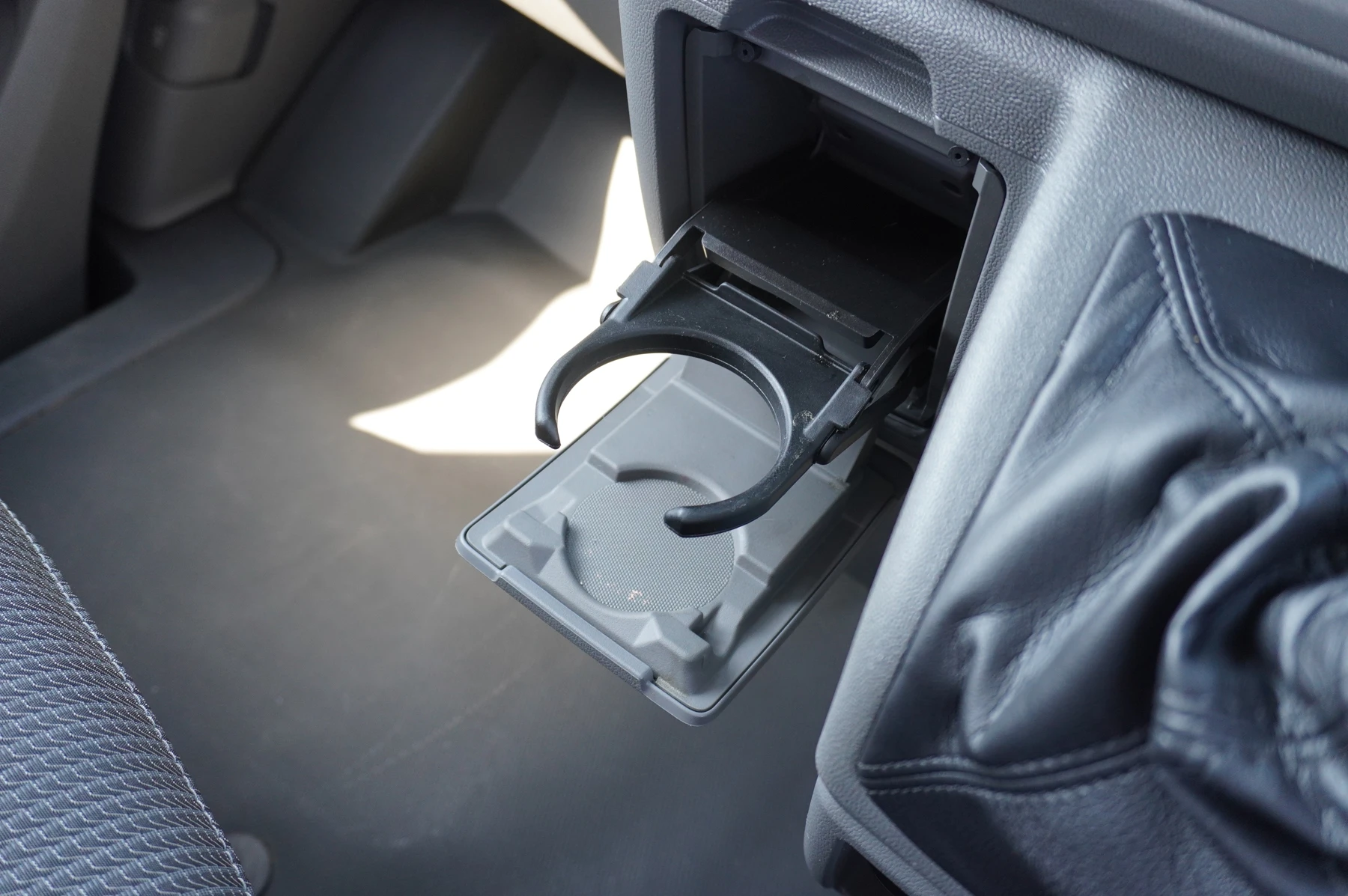 Volkswagen-Transporter-image-36