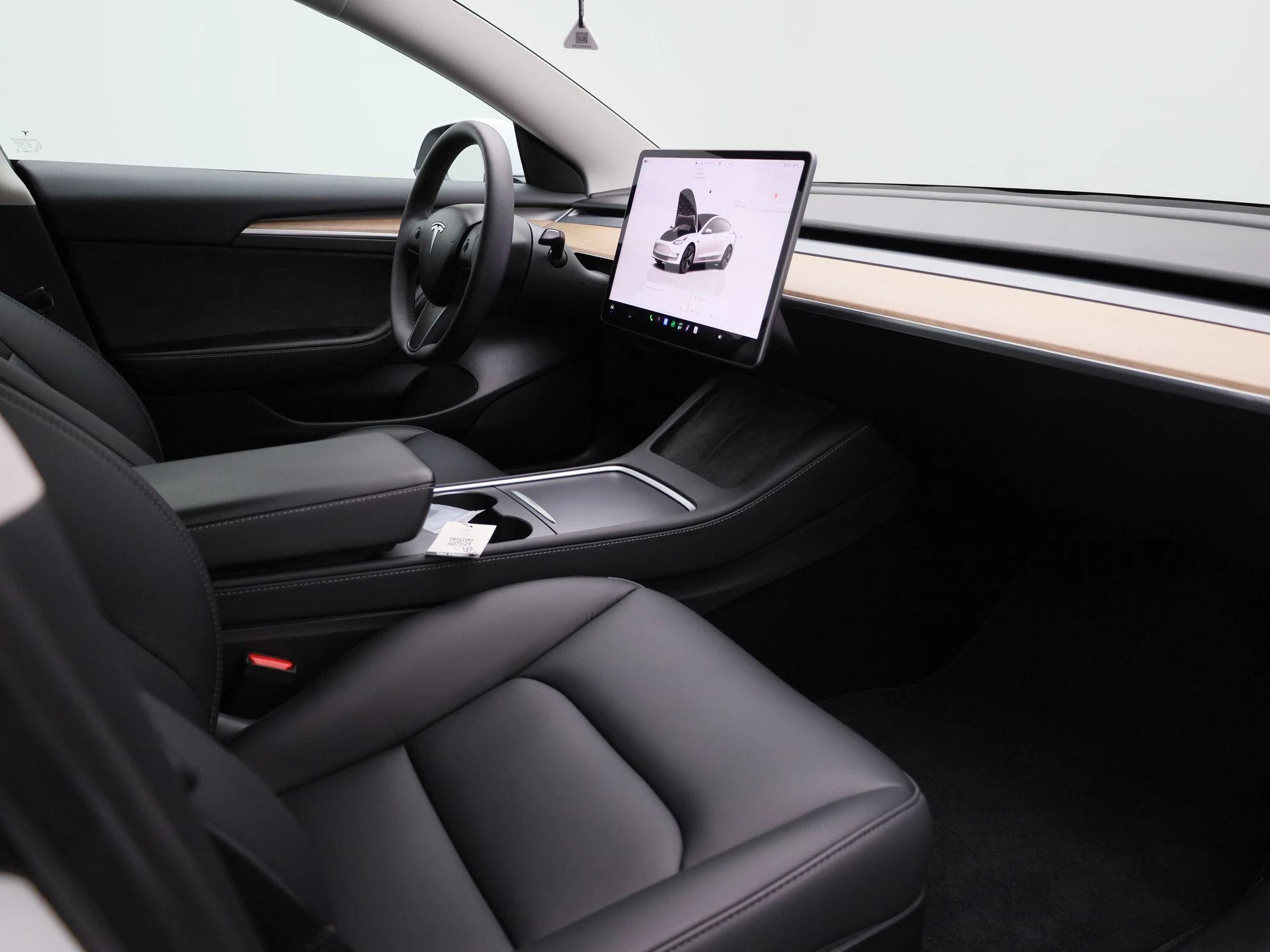 Tesla-Model 3-image-29