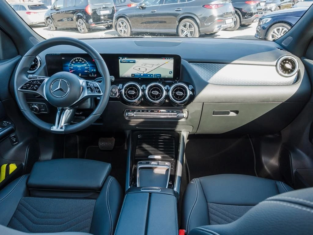 Mercedes-Benz-GLA 200 d-image-13
