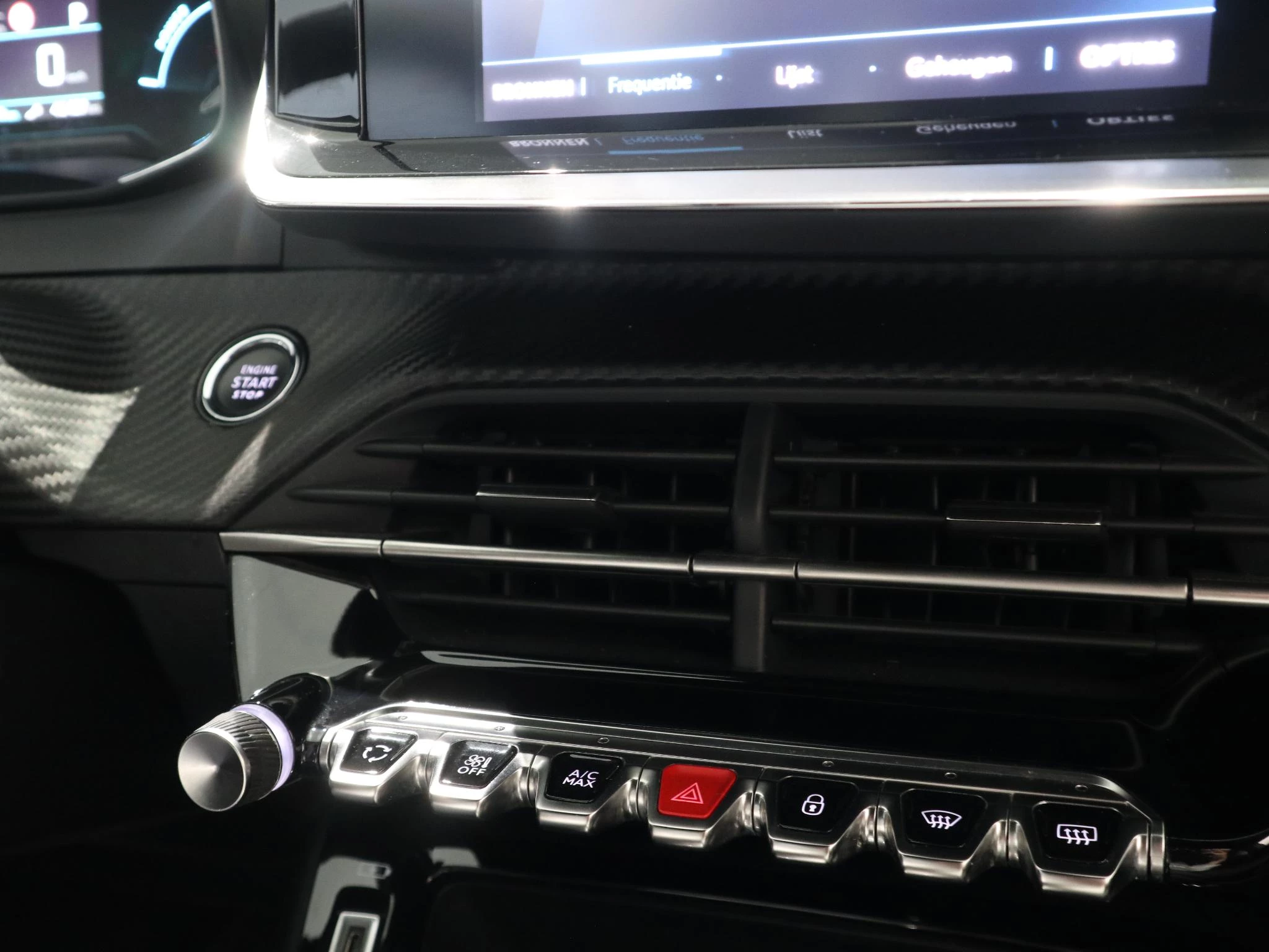 Peugeot-e-2008-image-14