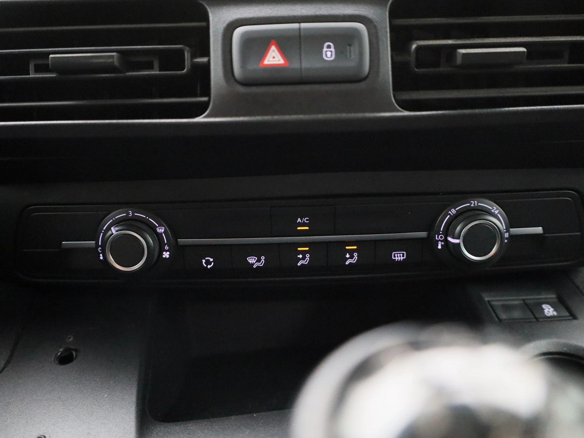Peugeot-Partner-image-19