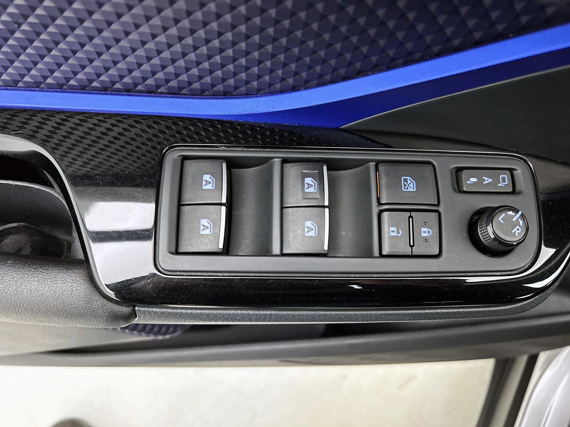 Toyota-C-HR-image-33