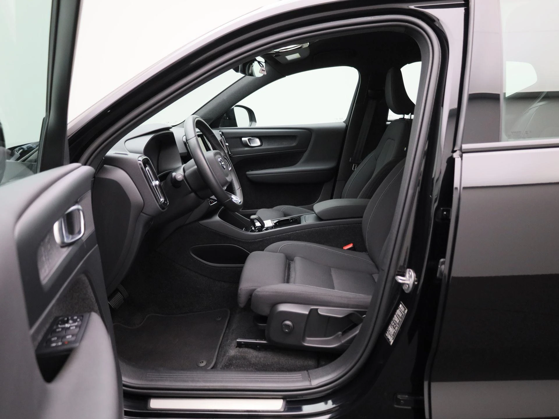 Volvo-XC40-image-2